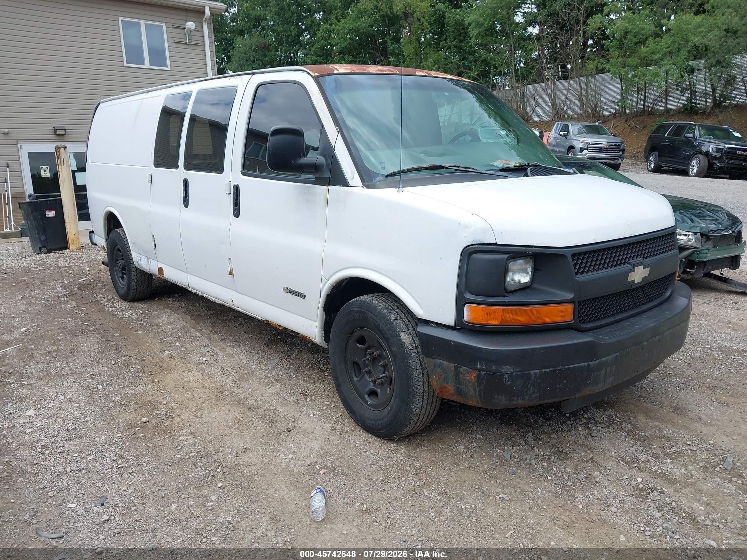 2003 Chevrolet Express Cargo, VIN 1GCHG39U031125889 — Rear end