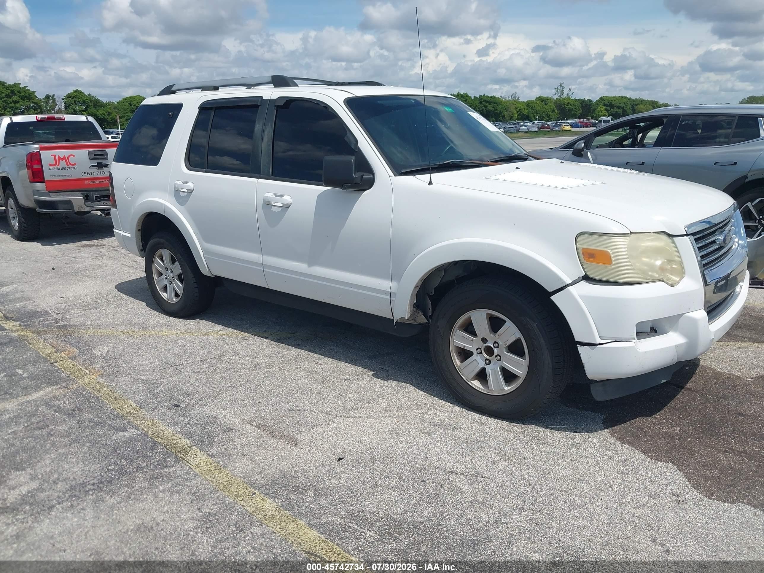 2010 Ford Explorer XLT, VIN 1FMEU6DEXAUA08616 — Normal wear