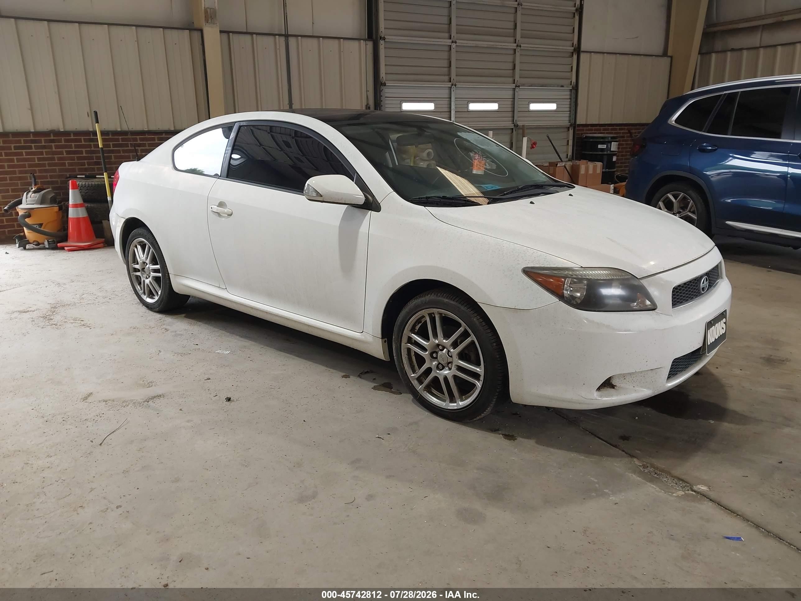 2005 Scion tC, VIN JTKDE177050048528 — Front end