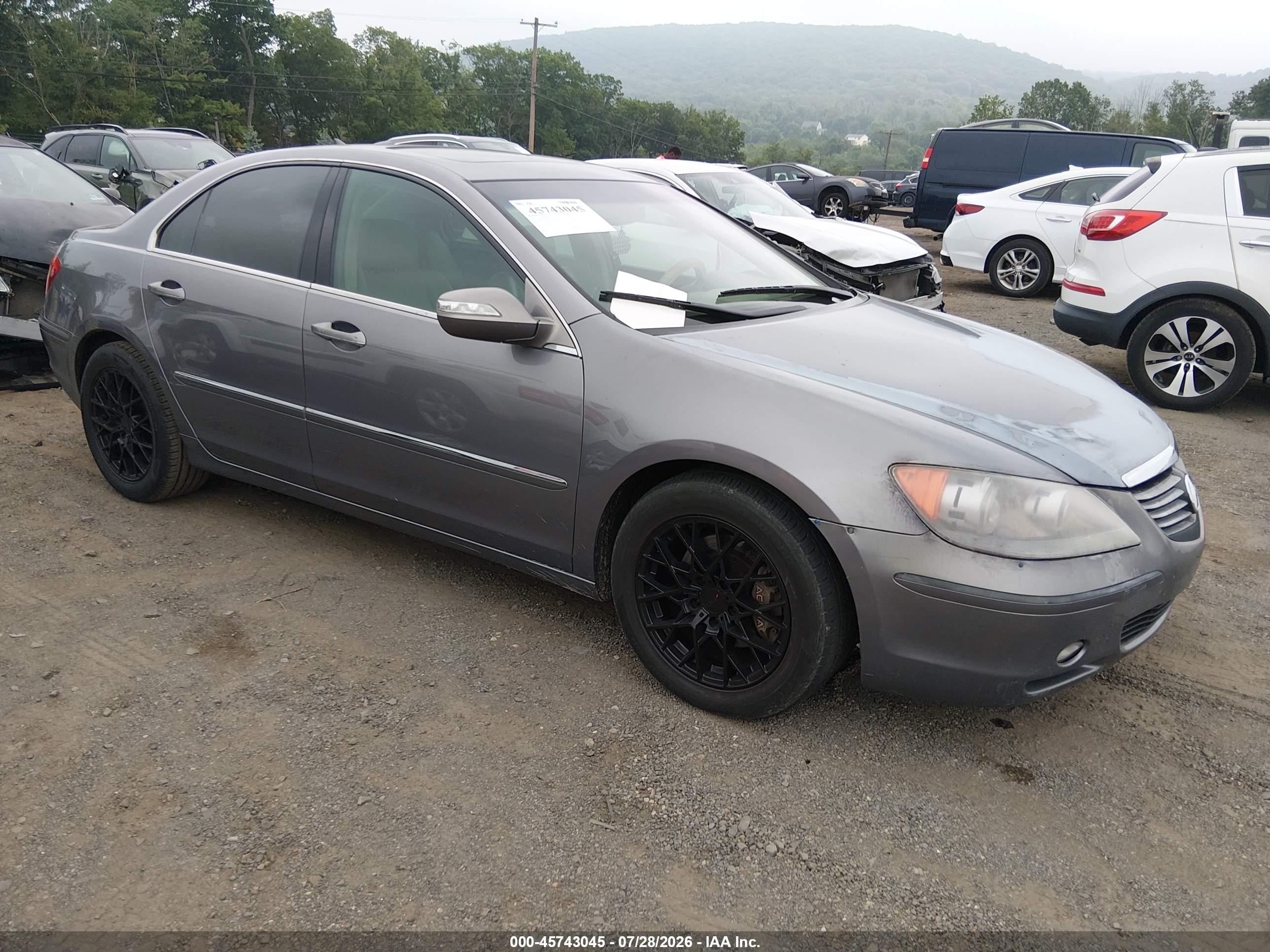 2005 Acura RL, VIN JH4KB165X5C017257 — Normal wear