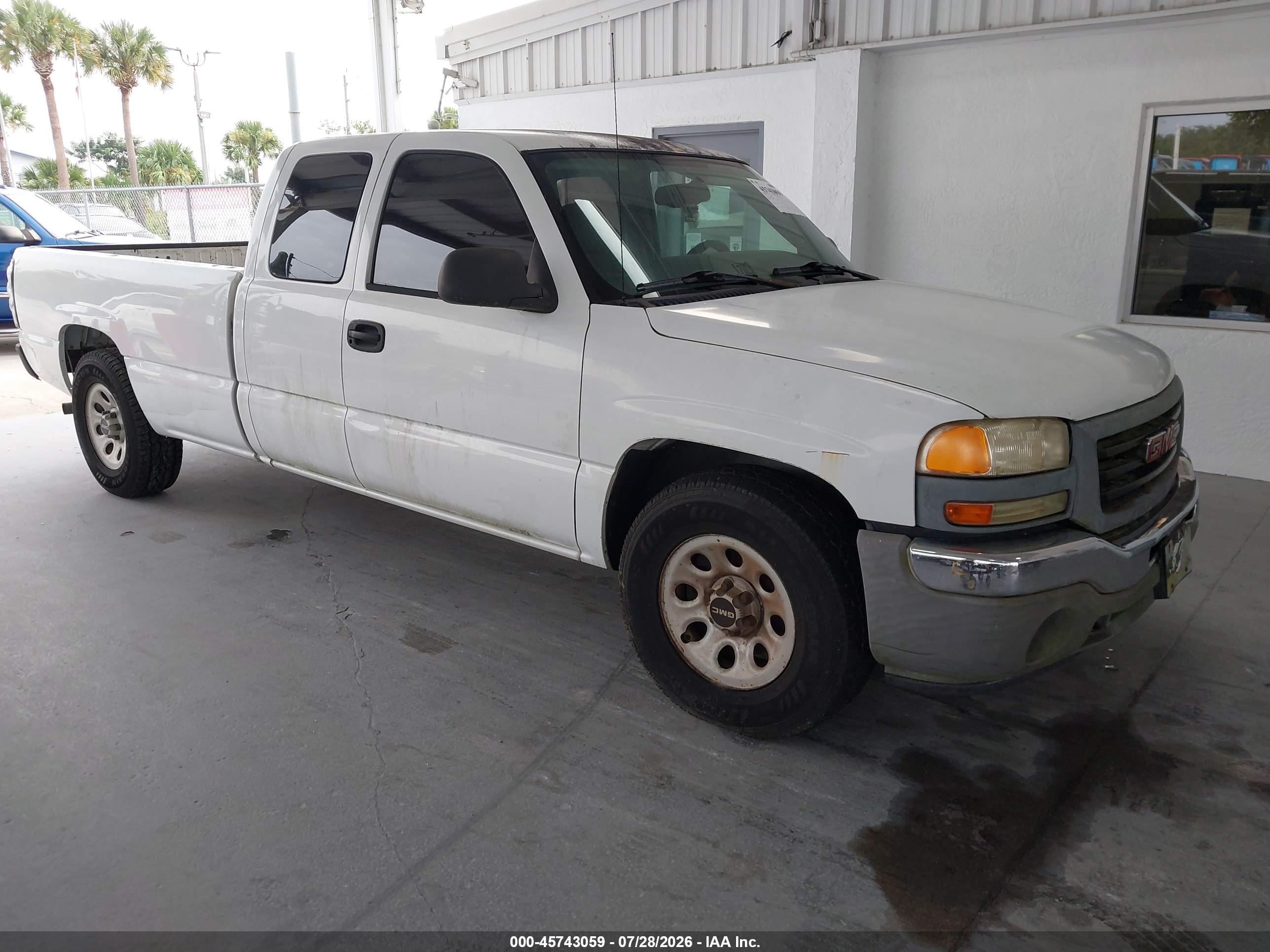 2005 GMC Sierra 1500 SLE, VIN 1GTEC19V25E330458 — Normal wear