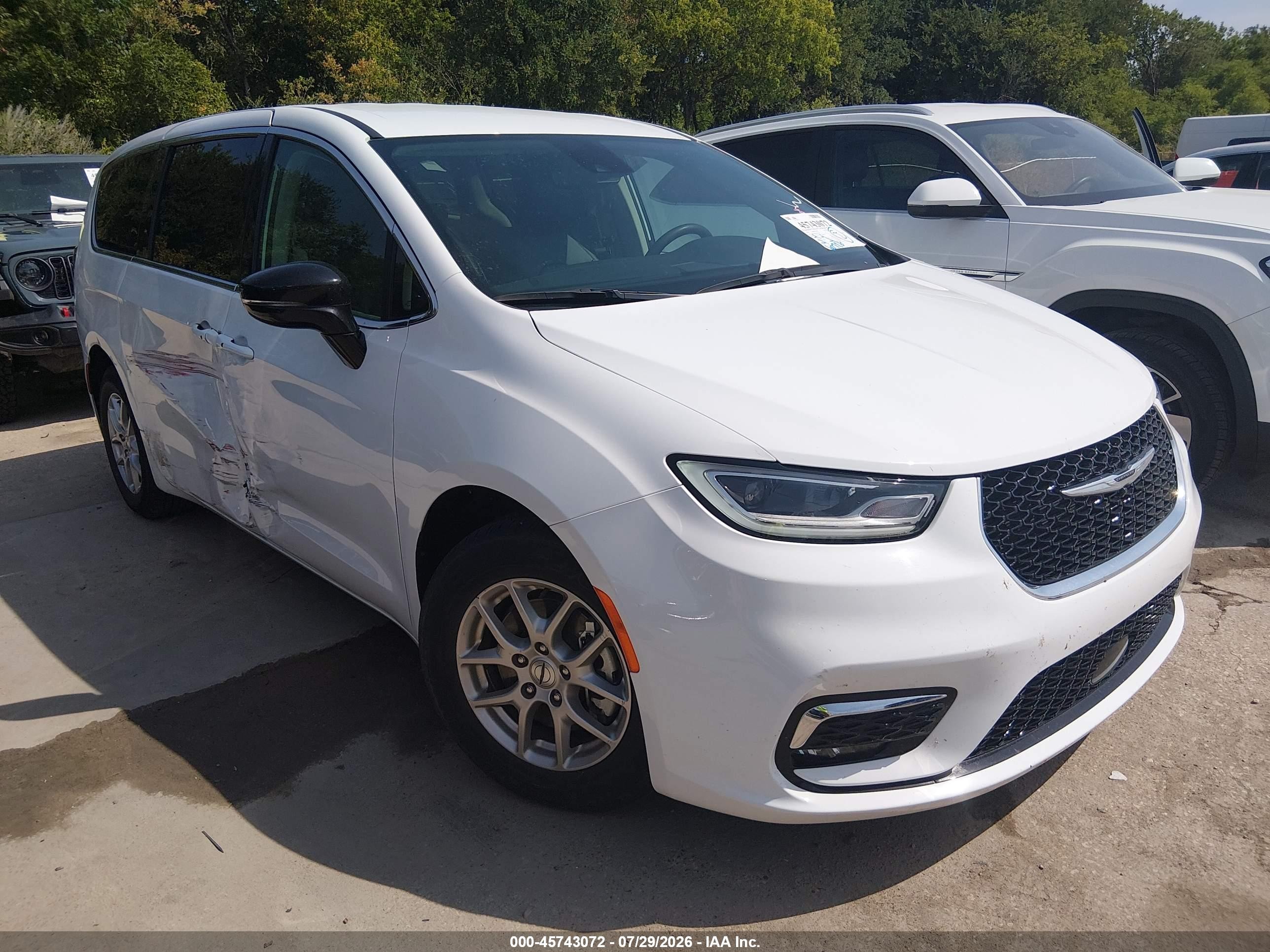 2024 Chrysler Pacifica Touring L, VIN 2C4RC1BGXRR123063 — Side