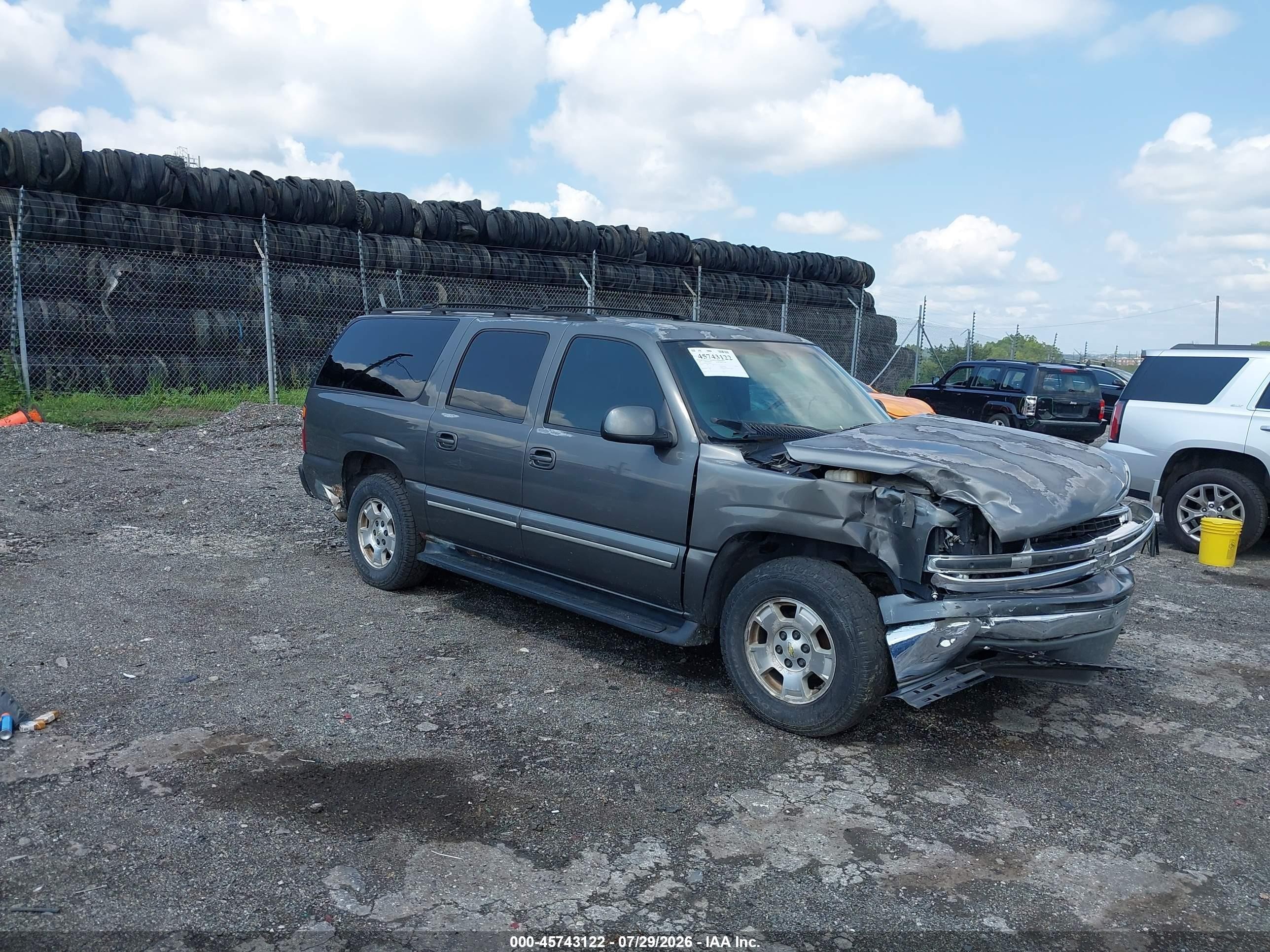 2001 Chevrolet Suburban LT, VIN 1GNFK16T61J245058 — Front end