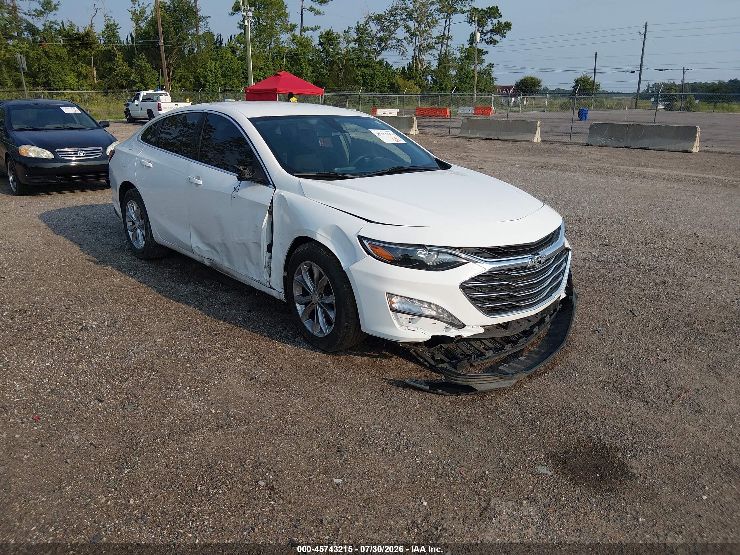 2019 Chevrolet Malibu LT, VIN 1G1ZD5ST7KF139096 — Front end