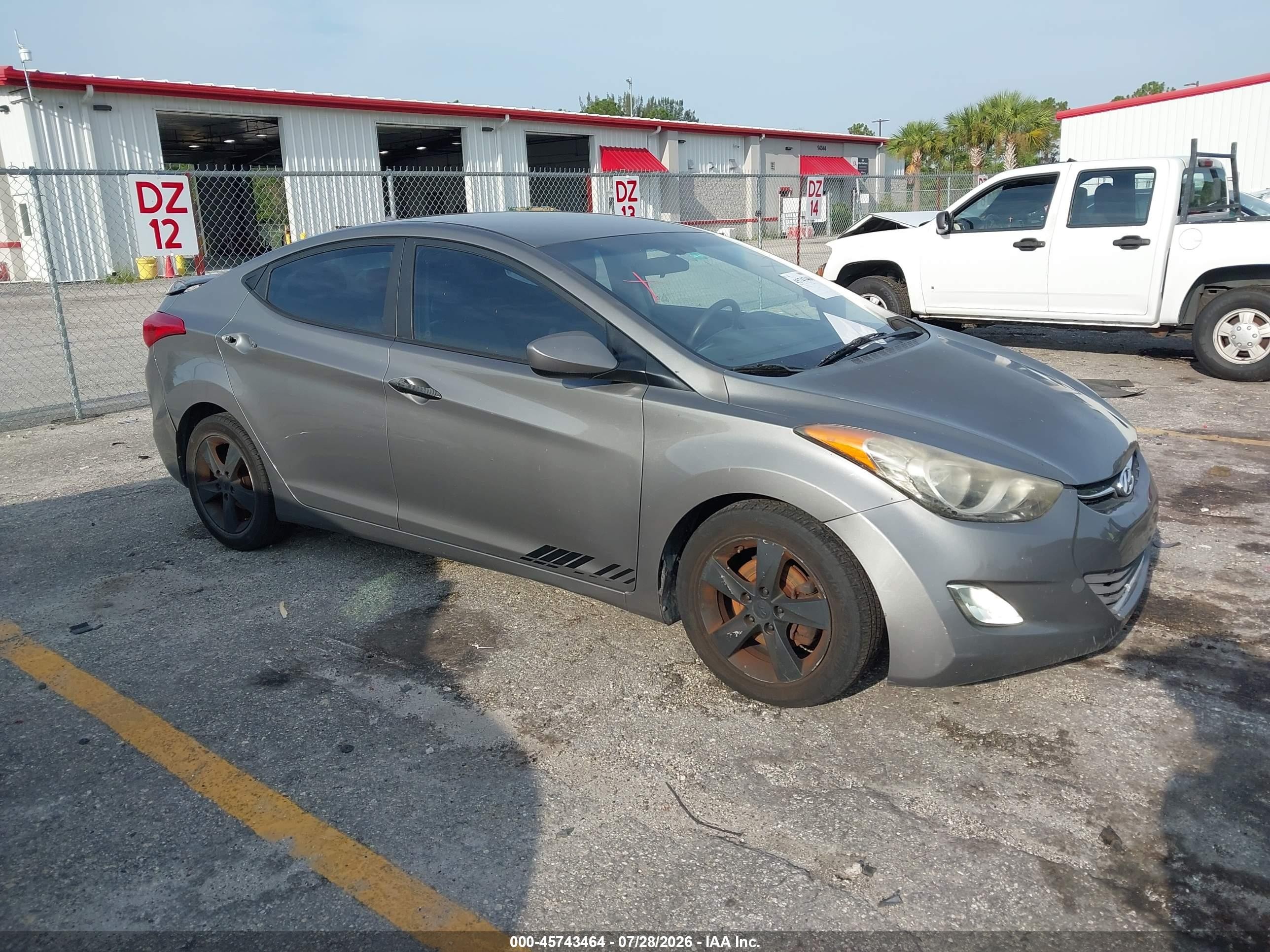 2013 Hyundai Elantra GLS, VIN 5NPDH4AE2DH343896 — Normal wear