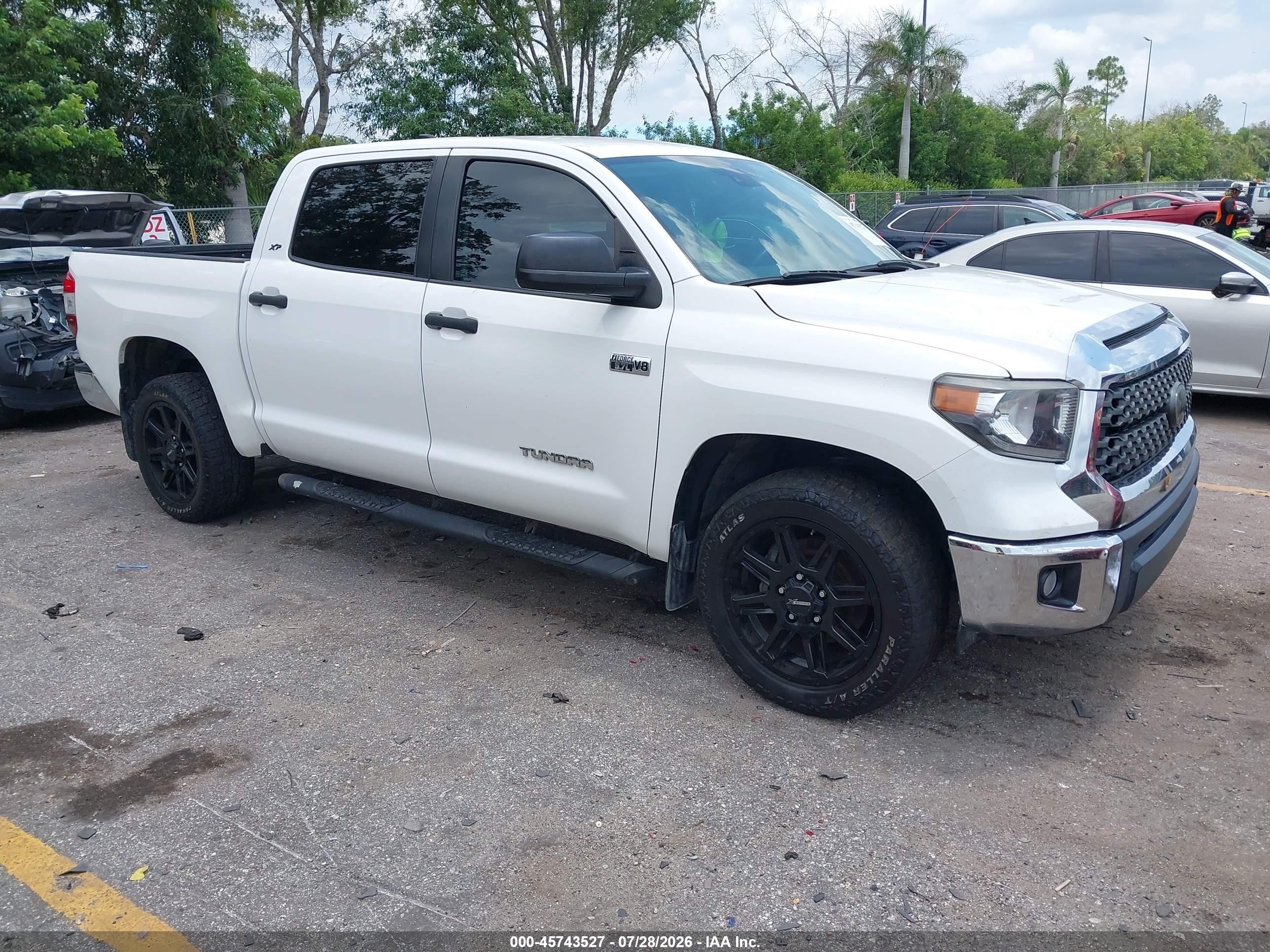 2021 Toyota Tundra SR5, VIN 5TFEY5F18MX287984 — Не указано