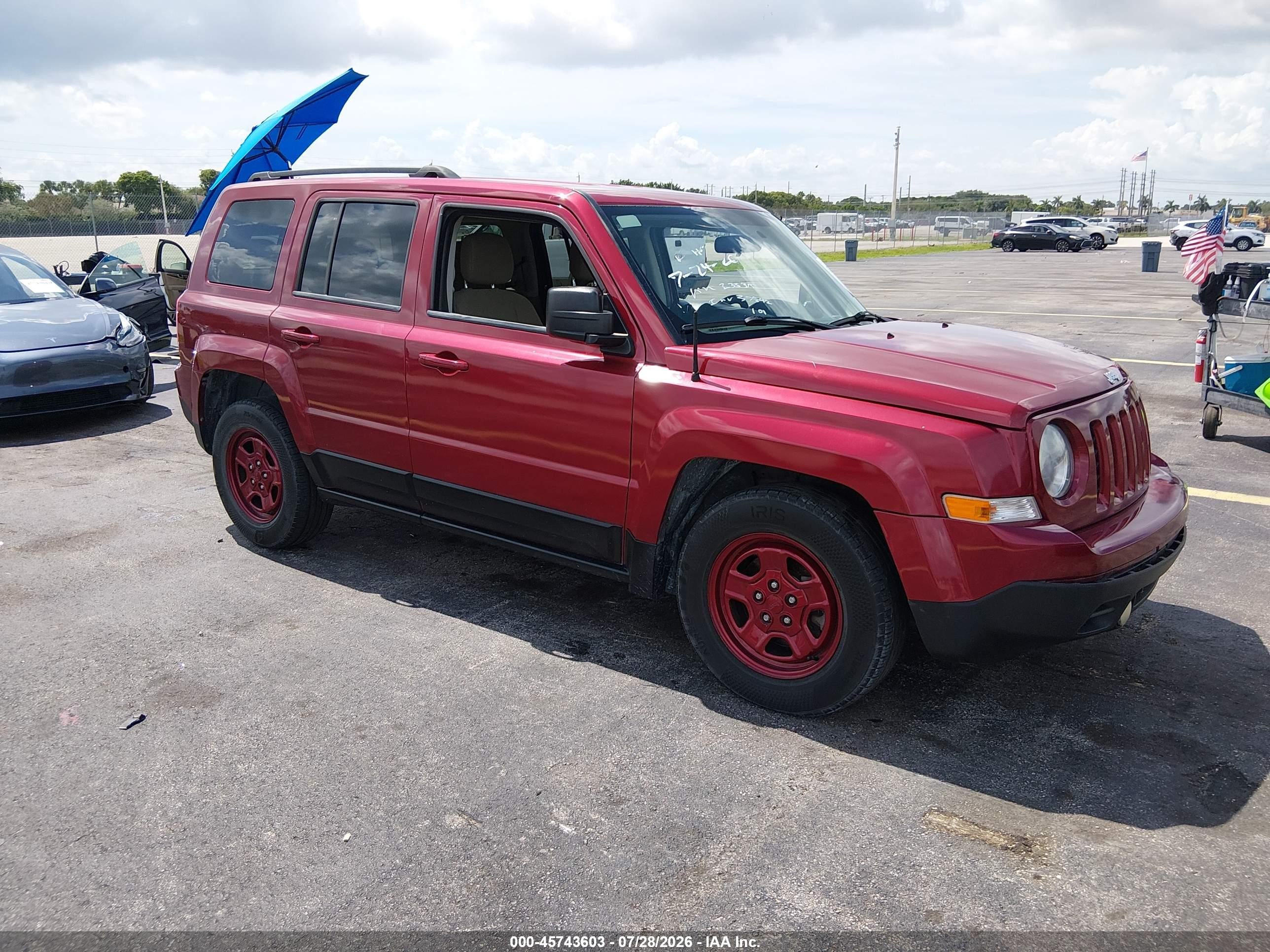 2015 Jeep Patriot Sport, VIN 1C4NJPBAXFD235315 — Side