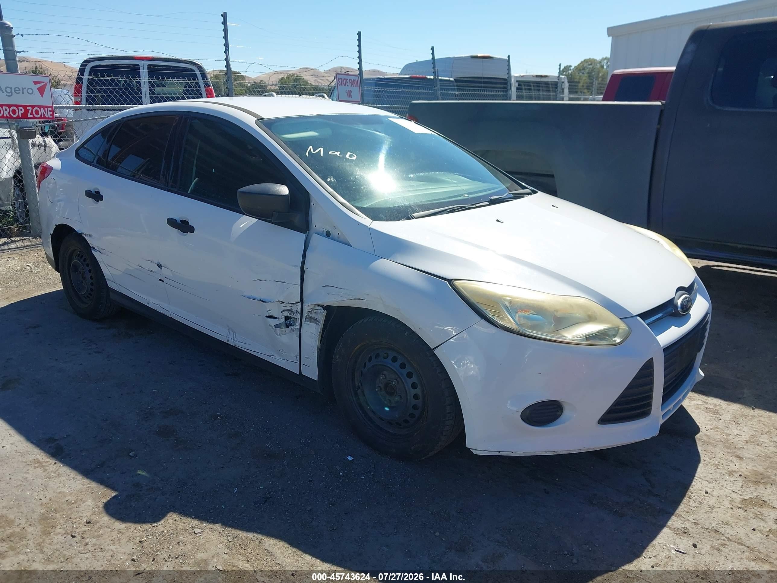 2014 Ford Focus S, VIN 1FADP3E24EL287394 — Front end