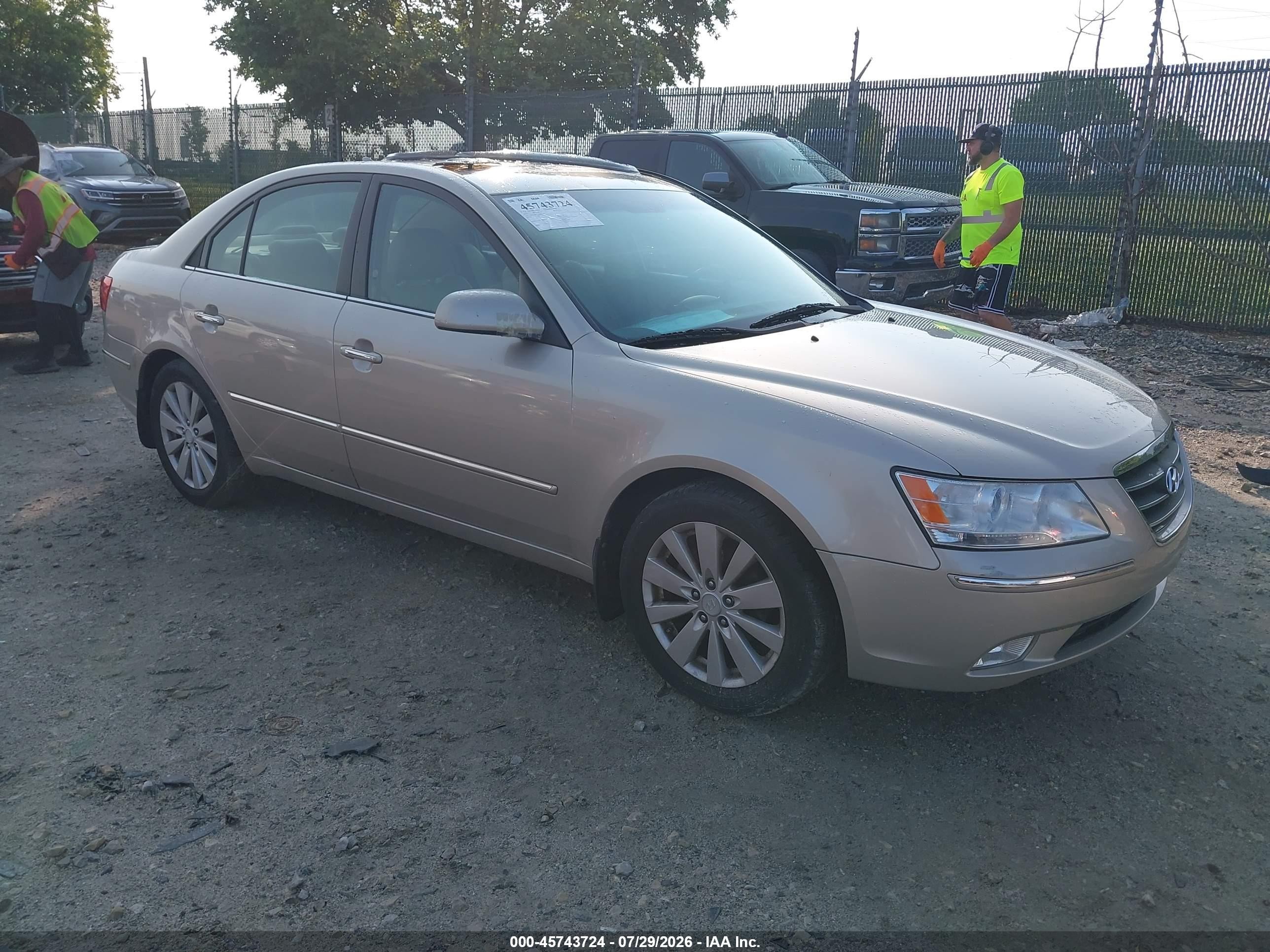 2010 Hyundai Sonata Limited, VIN 5NPEU4AC3AH608755 — Side
