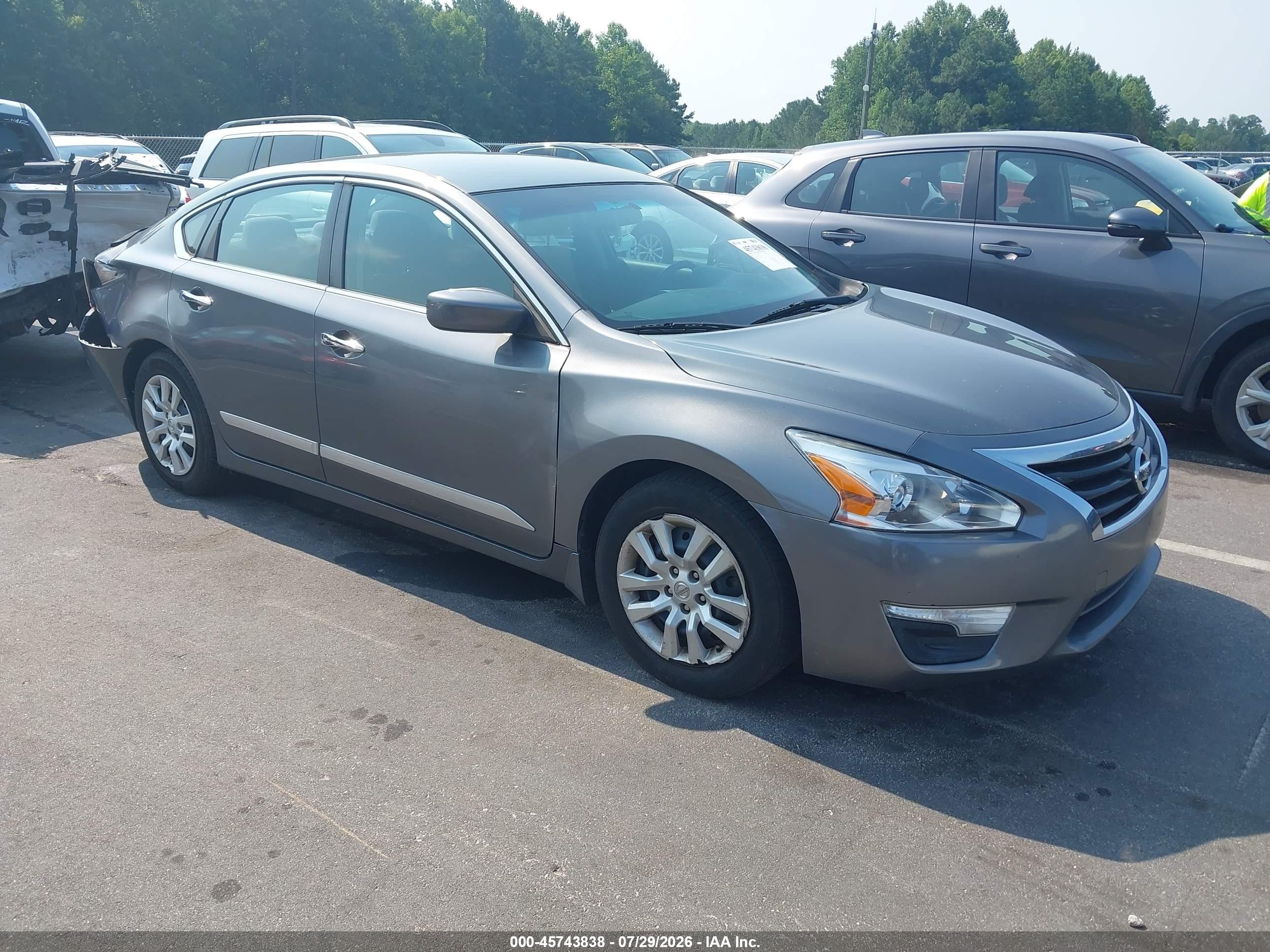 2015 Nissan Altima S, VIN 1N4AL3AP5FN325432 — Rear end