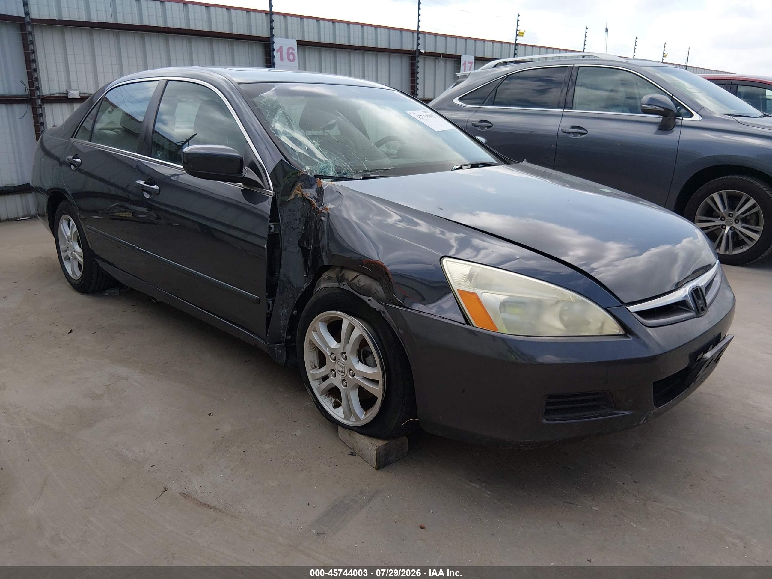 2007 Honda Accord EX-L, VIN 1HGCM56847A119297 — Перед