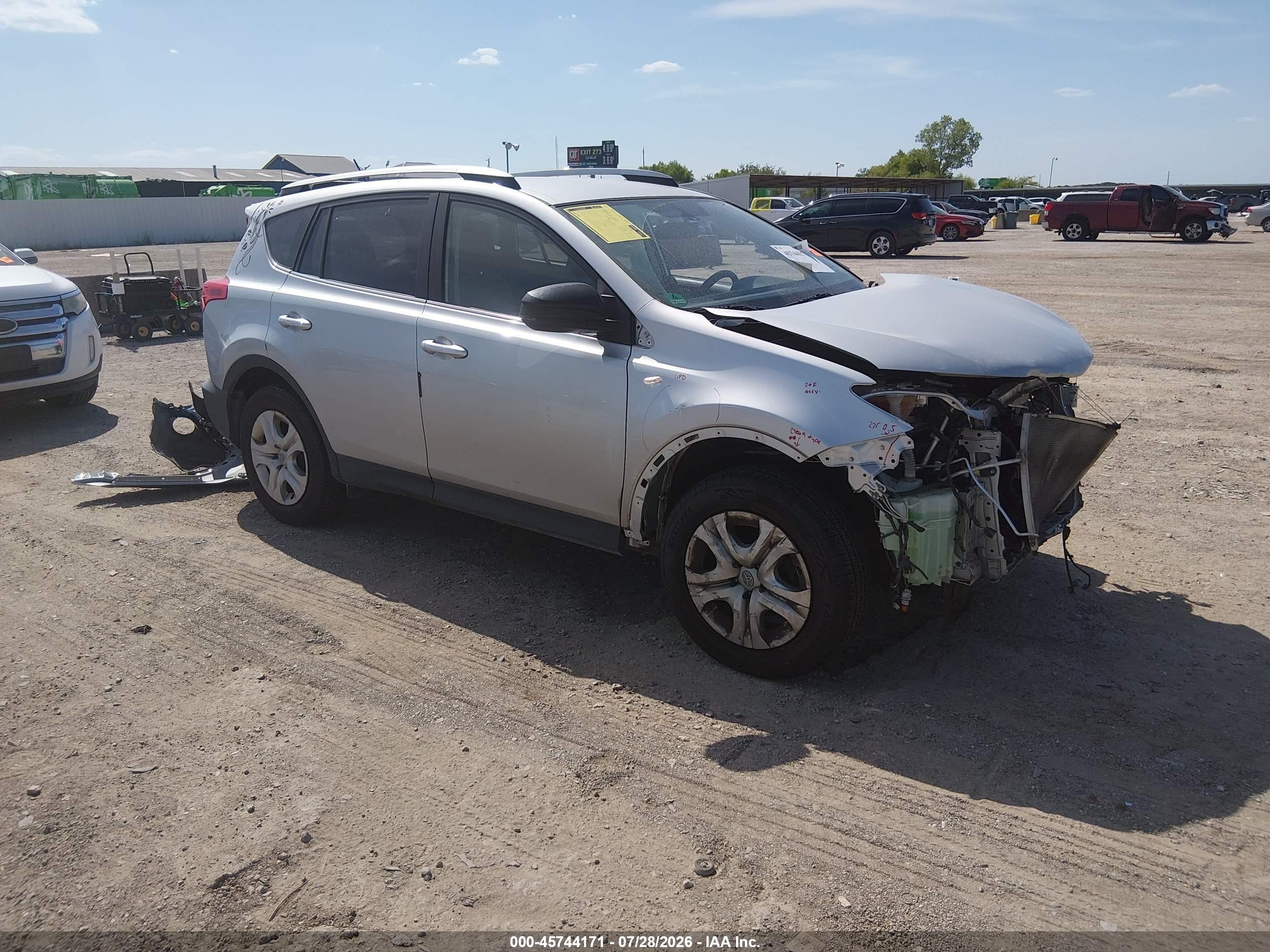 2014 Toyota RAV4 LE, VIN JTMZFREV9EJ005052 — Front end