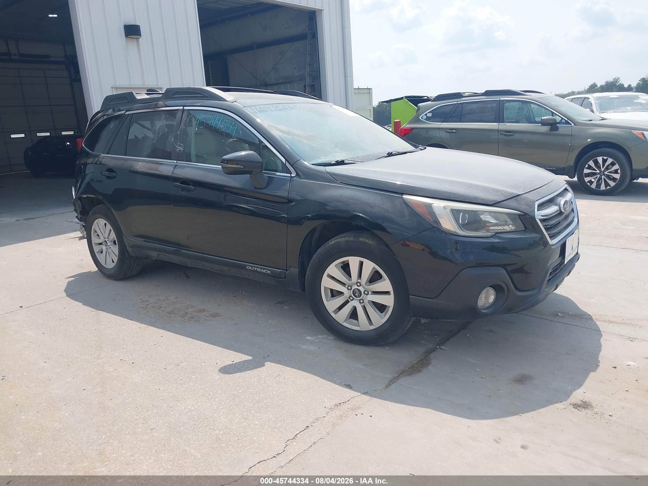 2019 Subaru Outback Premium, VIN 4S4BSAFC9K3336656 — Rear end