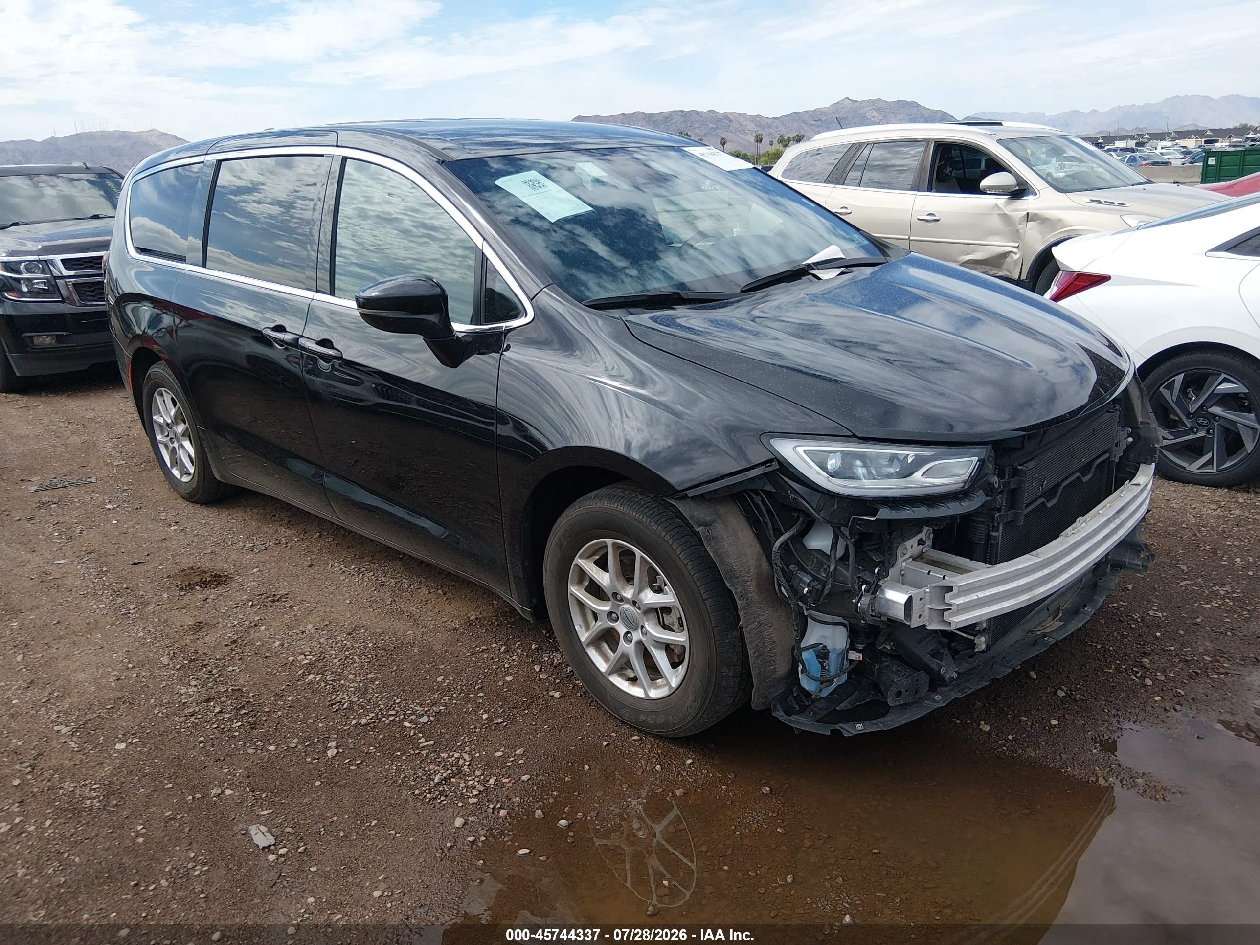 2025 Chrysler Pacifica Select, VIN 2C4RC1BG9SR526800 — Front end