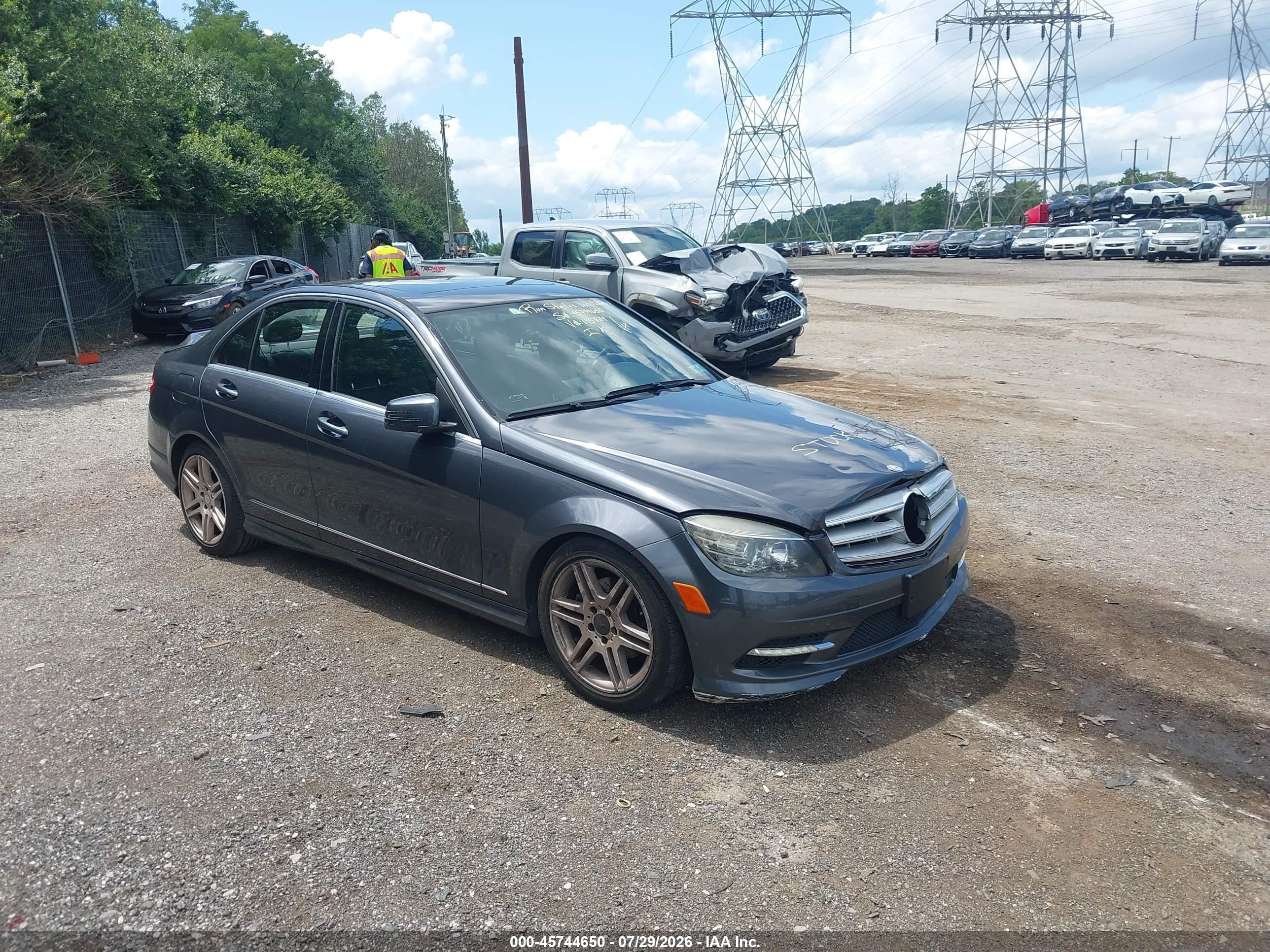 2011 Mercedes-Benz C 300 Sport, VIN WDDGF8BB3BR145824 — Front end