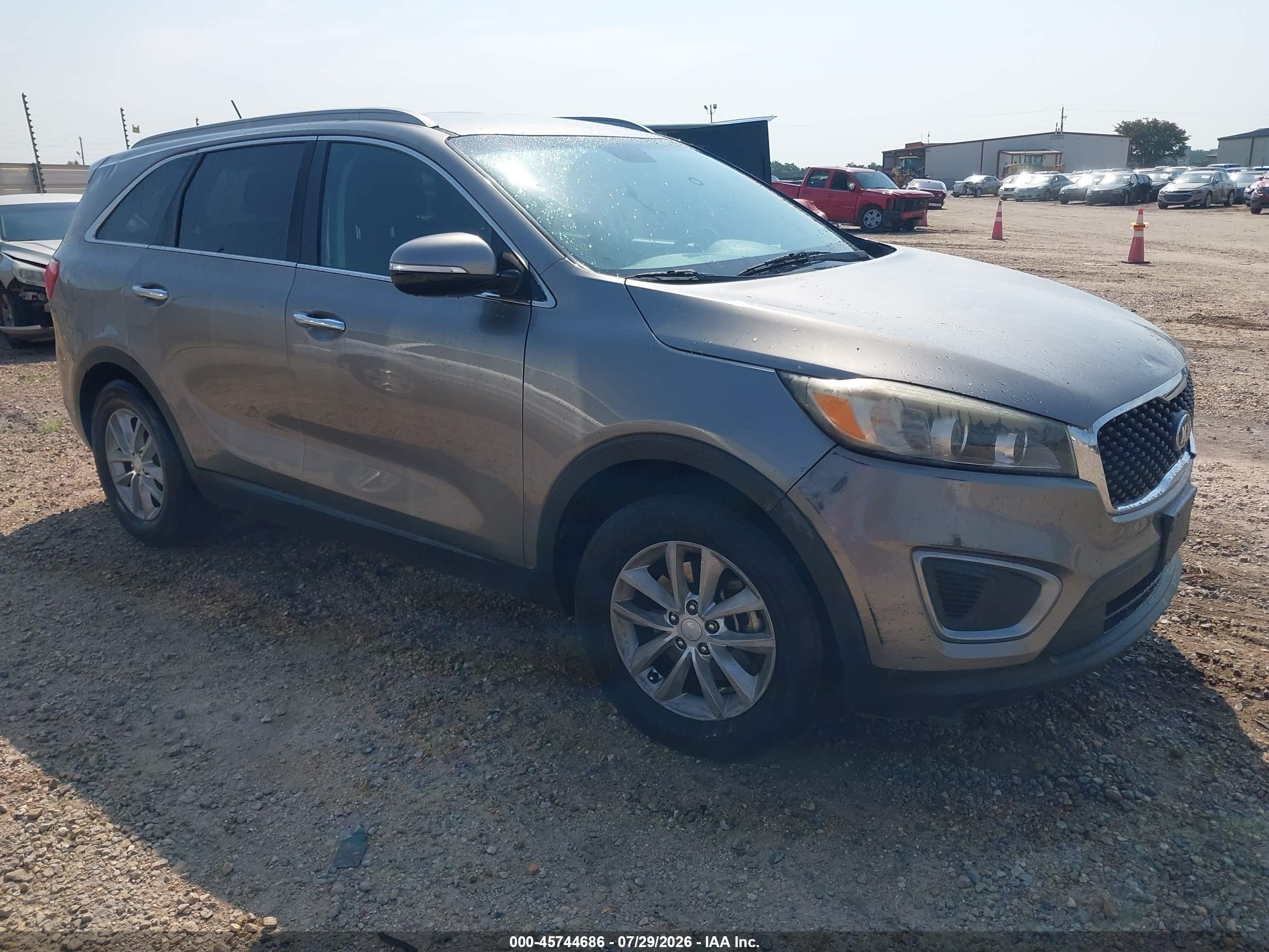 2017 Kia Sorento LX, VIN 5XYPG4A5XHG199429 — Бок
