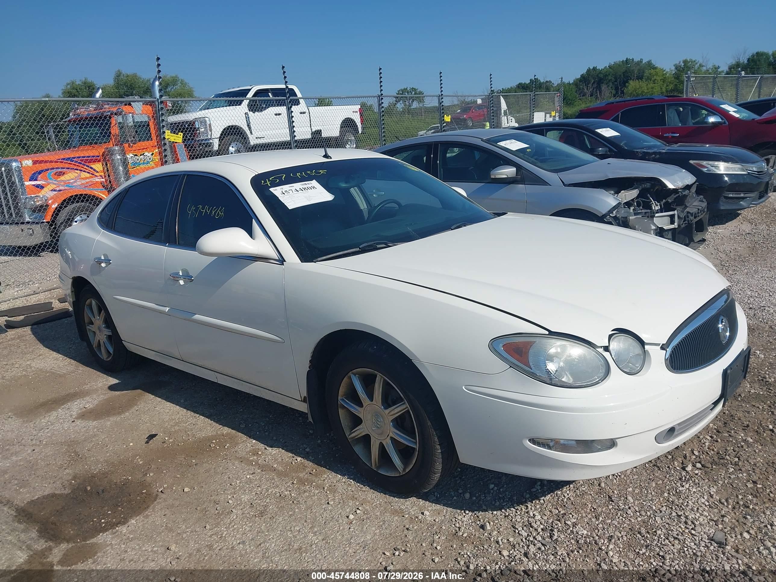 2005 Buick LaCrosse CXS, VIN 2G4WE567951289769 — Side