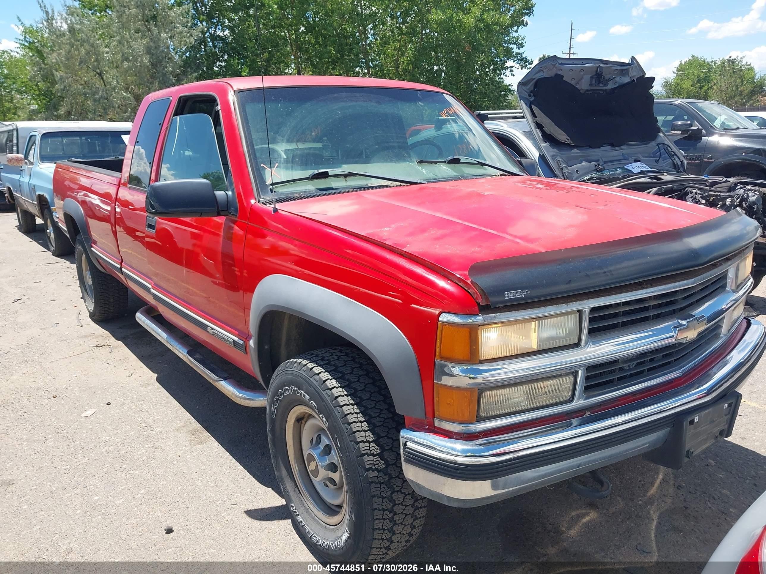 1998 Chevrolet Silverado 2500, VIN 1GCGK29J0WE241410 — Normal wear