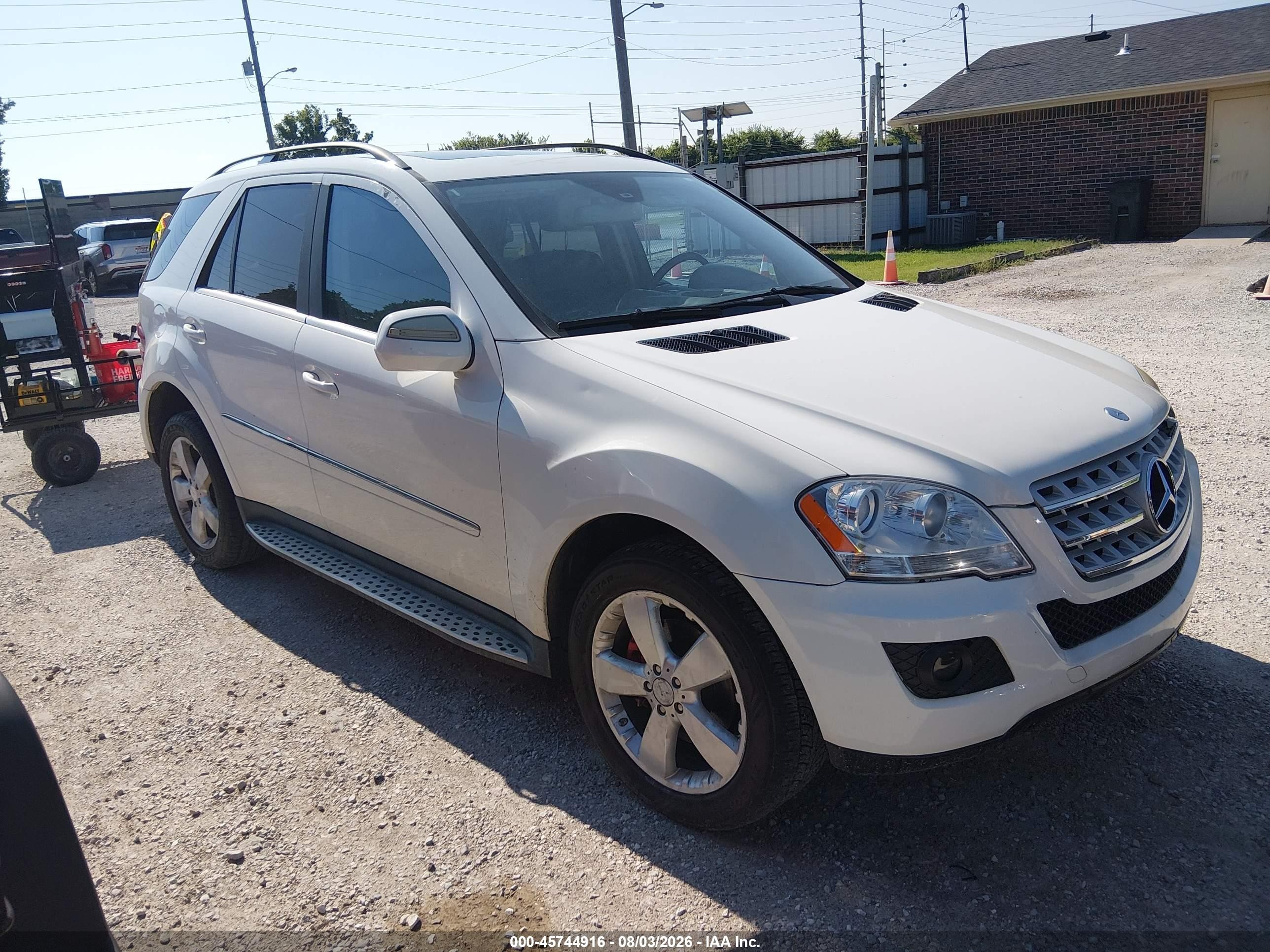 2010 Mercedes-Benz M 350, VIN 4JGBB8GB5AA572875 — Normal wear