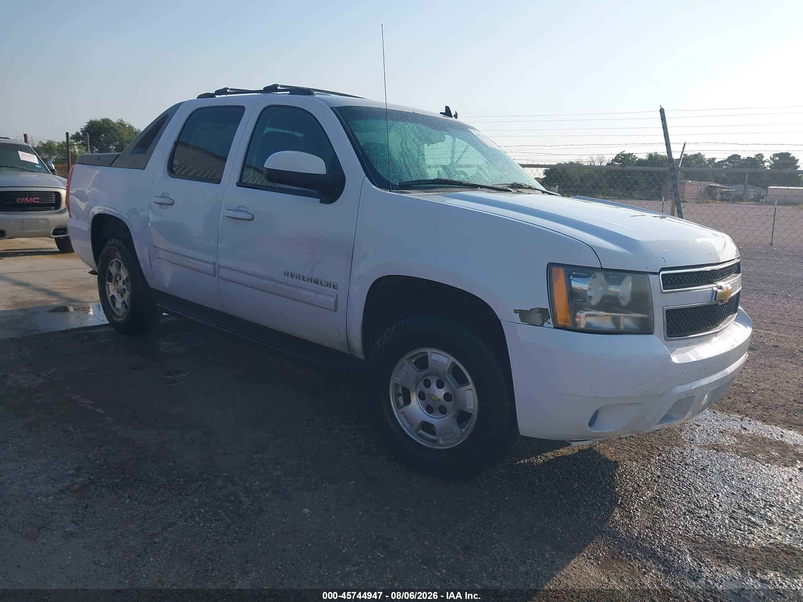 2011 Chevrolet Avalanche LS, VIN 3GNMCEE08BG408024 — Normal wear