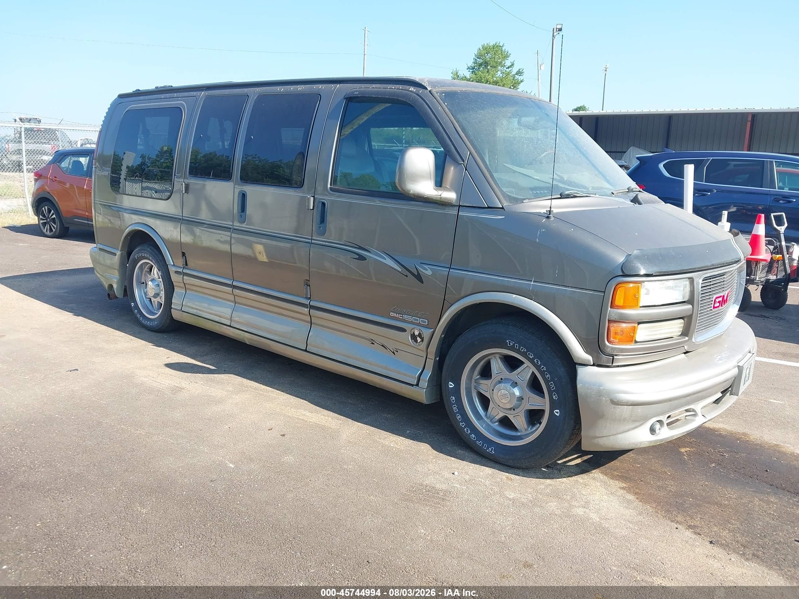 2002 GMC Savana, VIN 1GDFG15RX21195553 — Normal wear