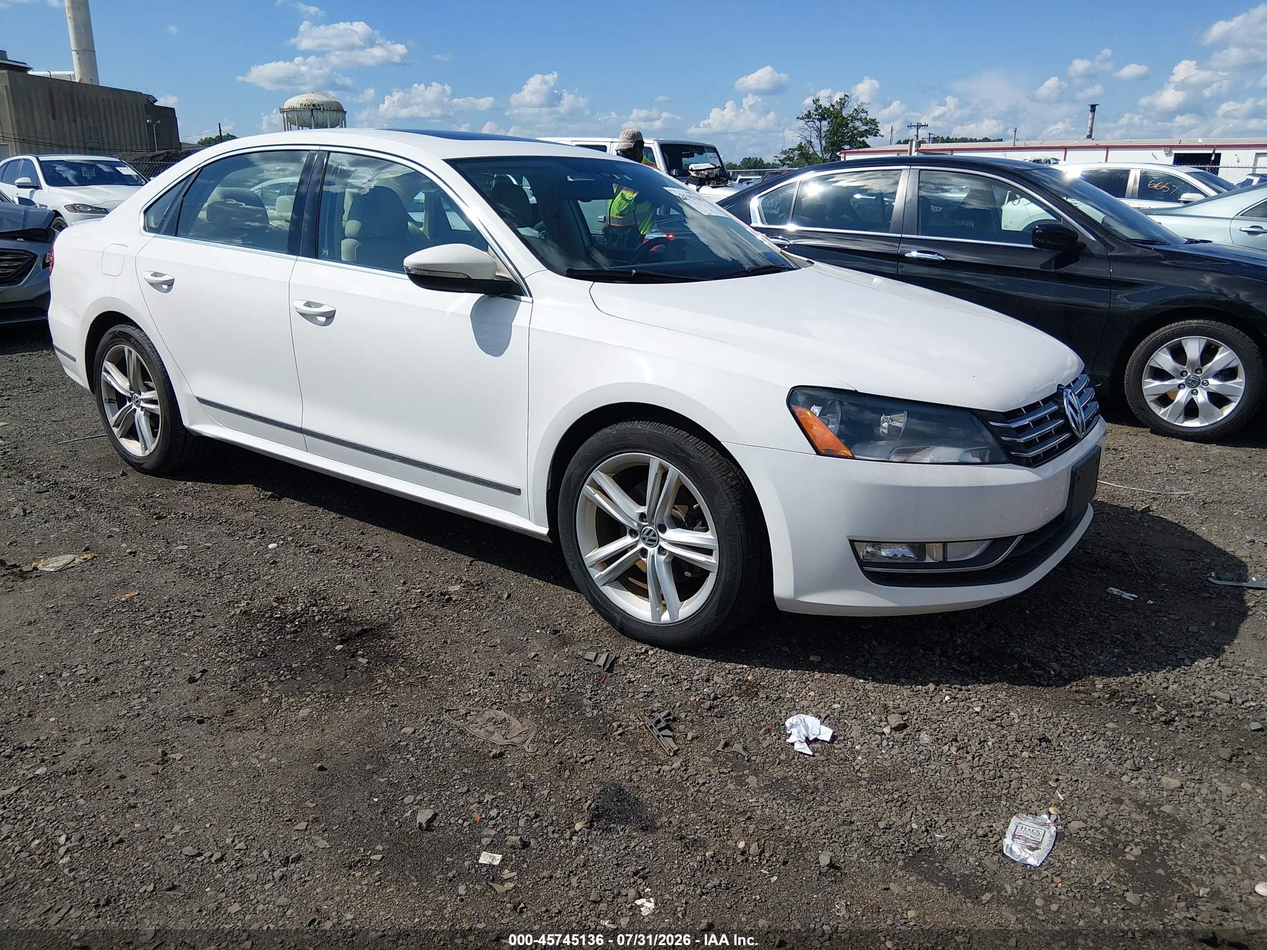 2012 Volkswagen Passat SEL Premium, VIN 1VWCM7A3XCC081432 — Normal wear