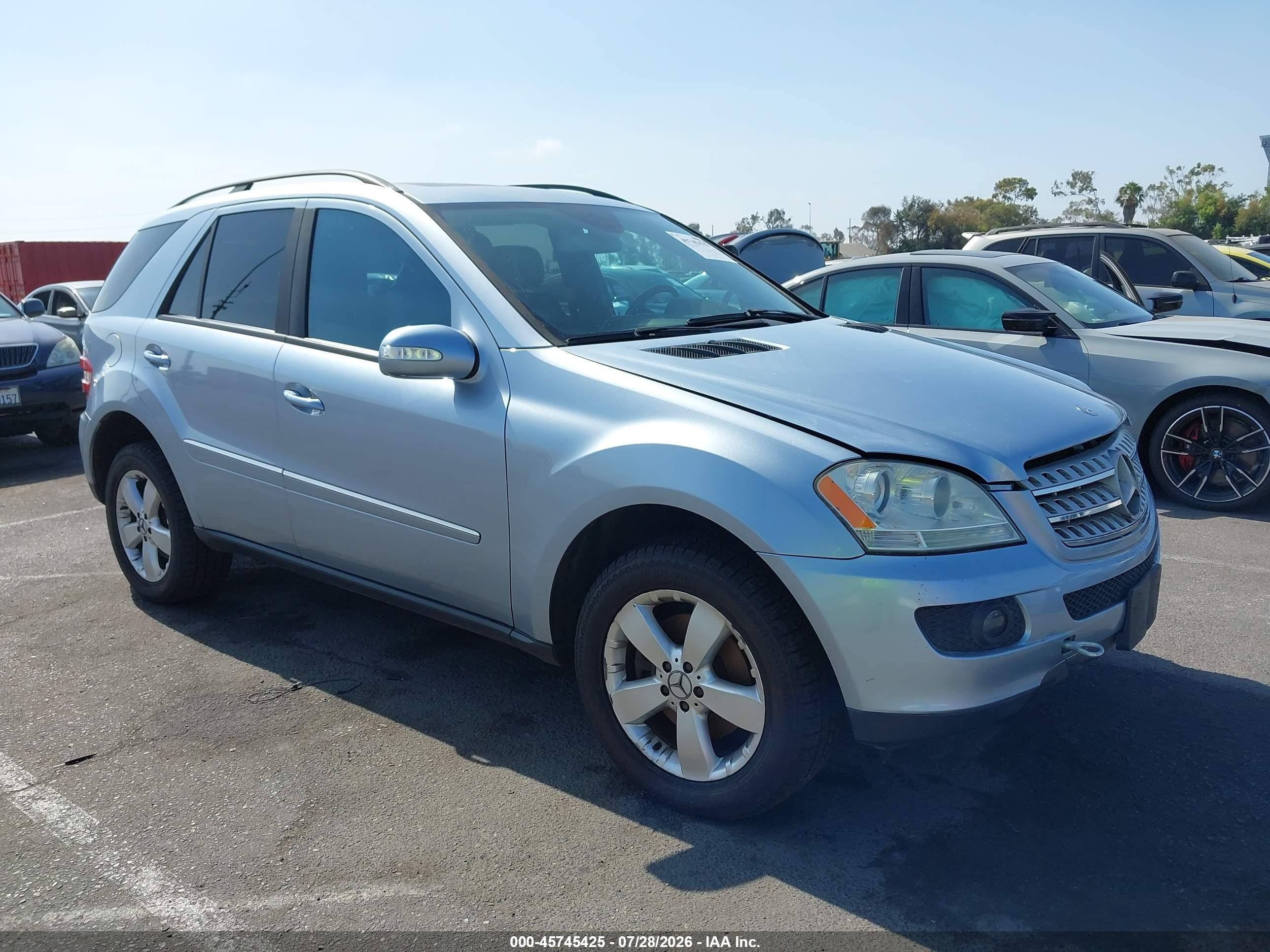 2006 Mercedes-Benz M 500, VIN 4JGBB75E96A049857 — Normal wear
