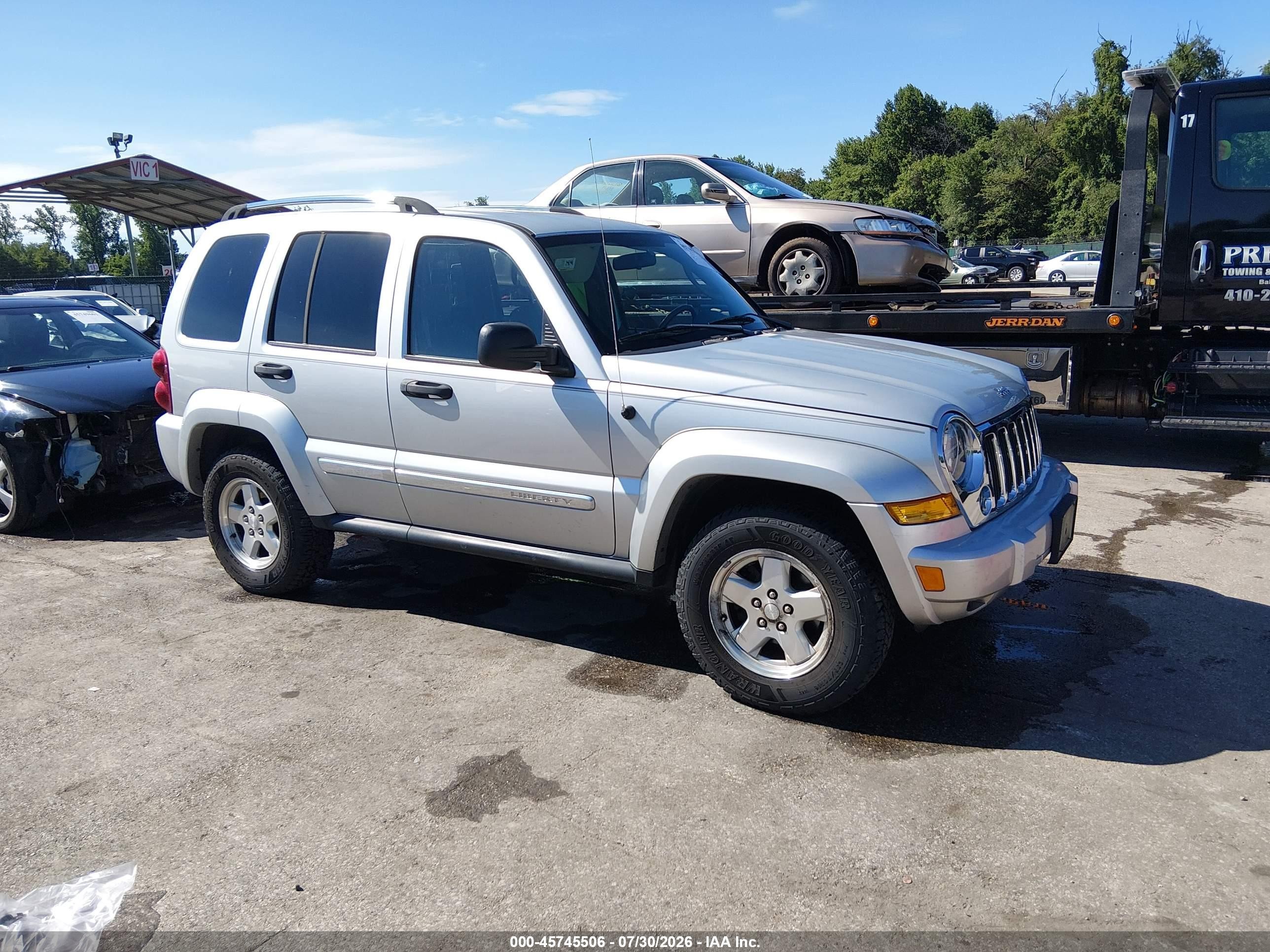2006 Jeep Liberty Limited, VIN 1J8GL58596W238236 — Rear end