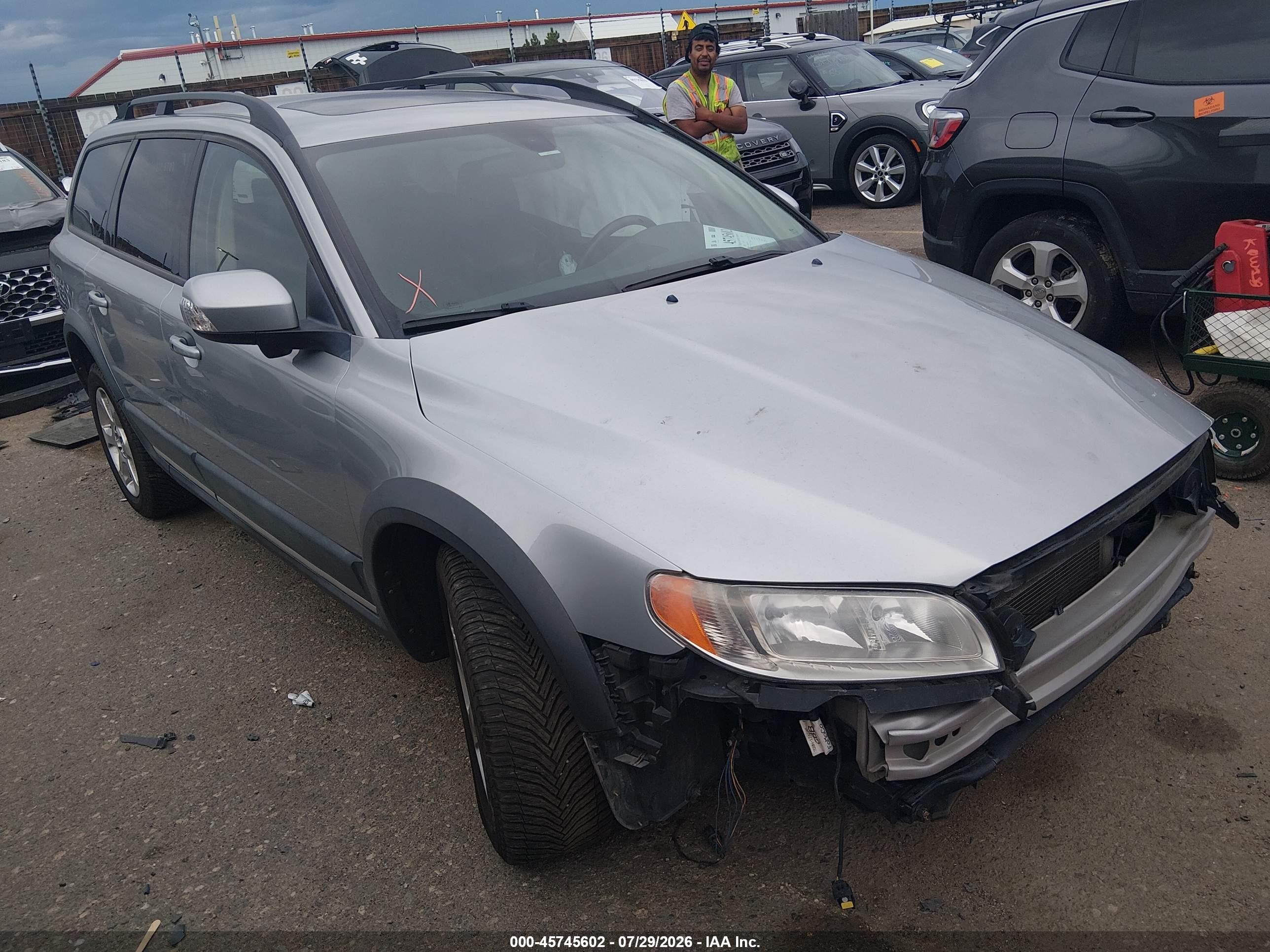 2008 Volvo XC70, VIN YV4BZ982681027571 — Front end