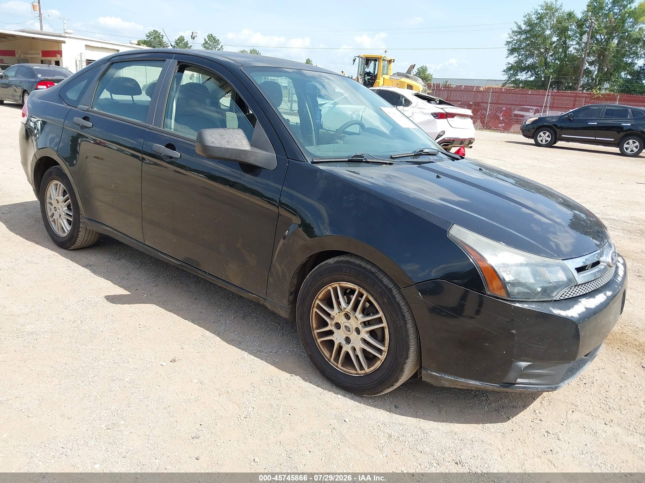 2011 Ford Focus SE, VIN 1FAHP3FN5BW147651 — Normal wear