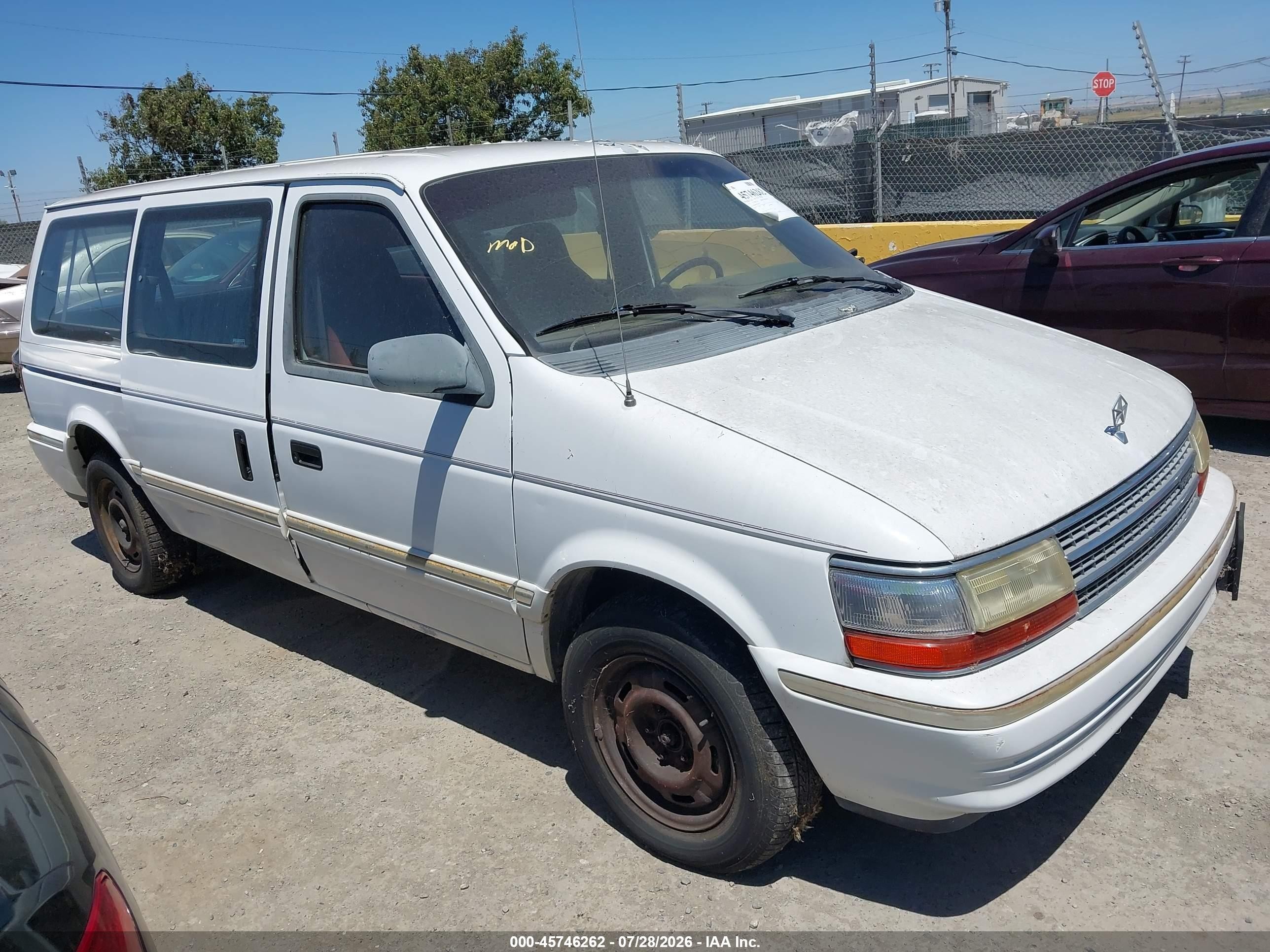 1992 Plymouth Grand Voyager, VIN 1P4GH4439NX234473 — Normal wear