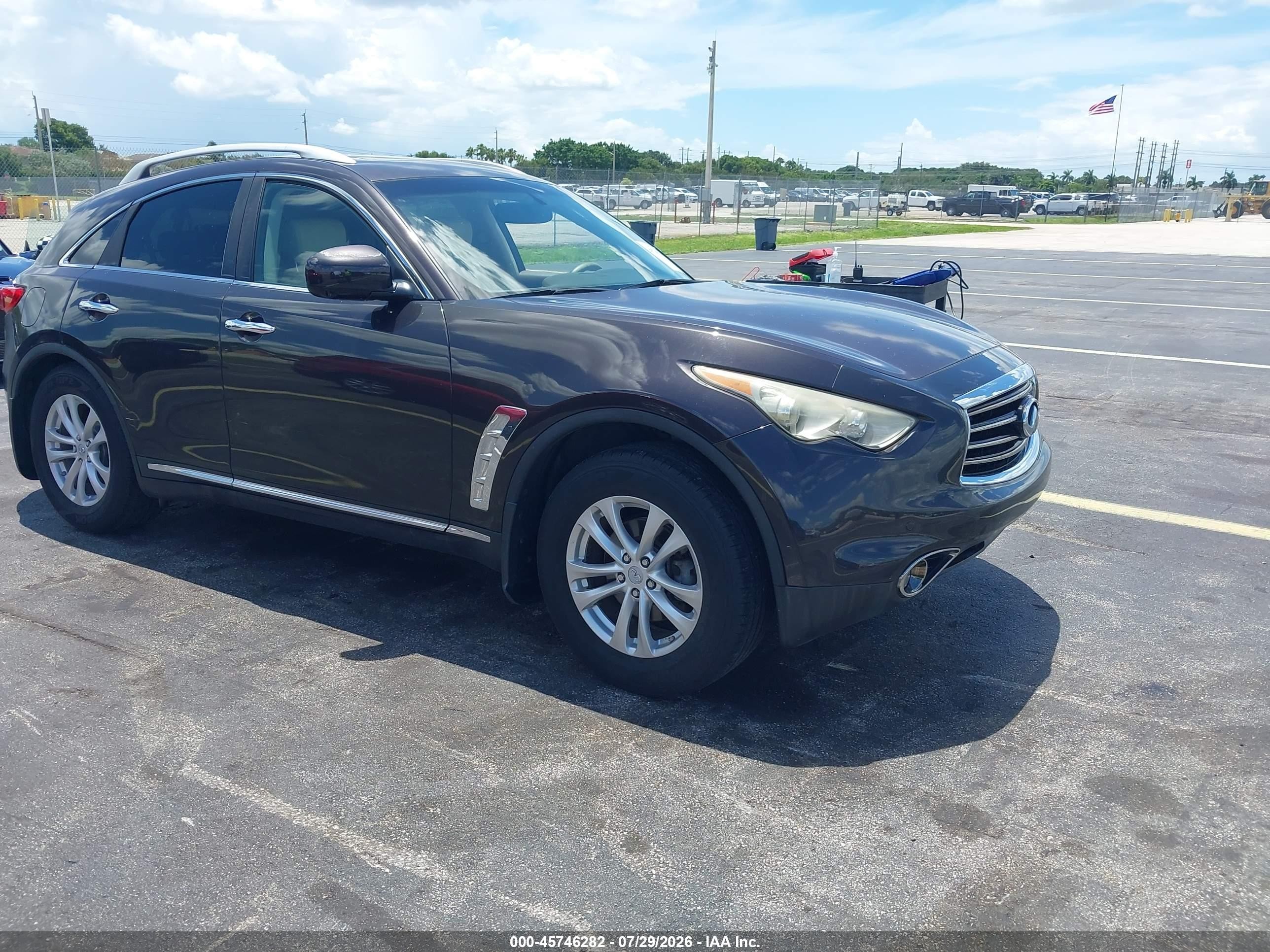 2013 Infiniti FX, VIN JN8CS1MU1DM142466 — Rear end