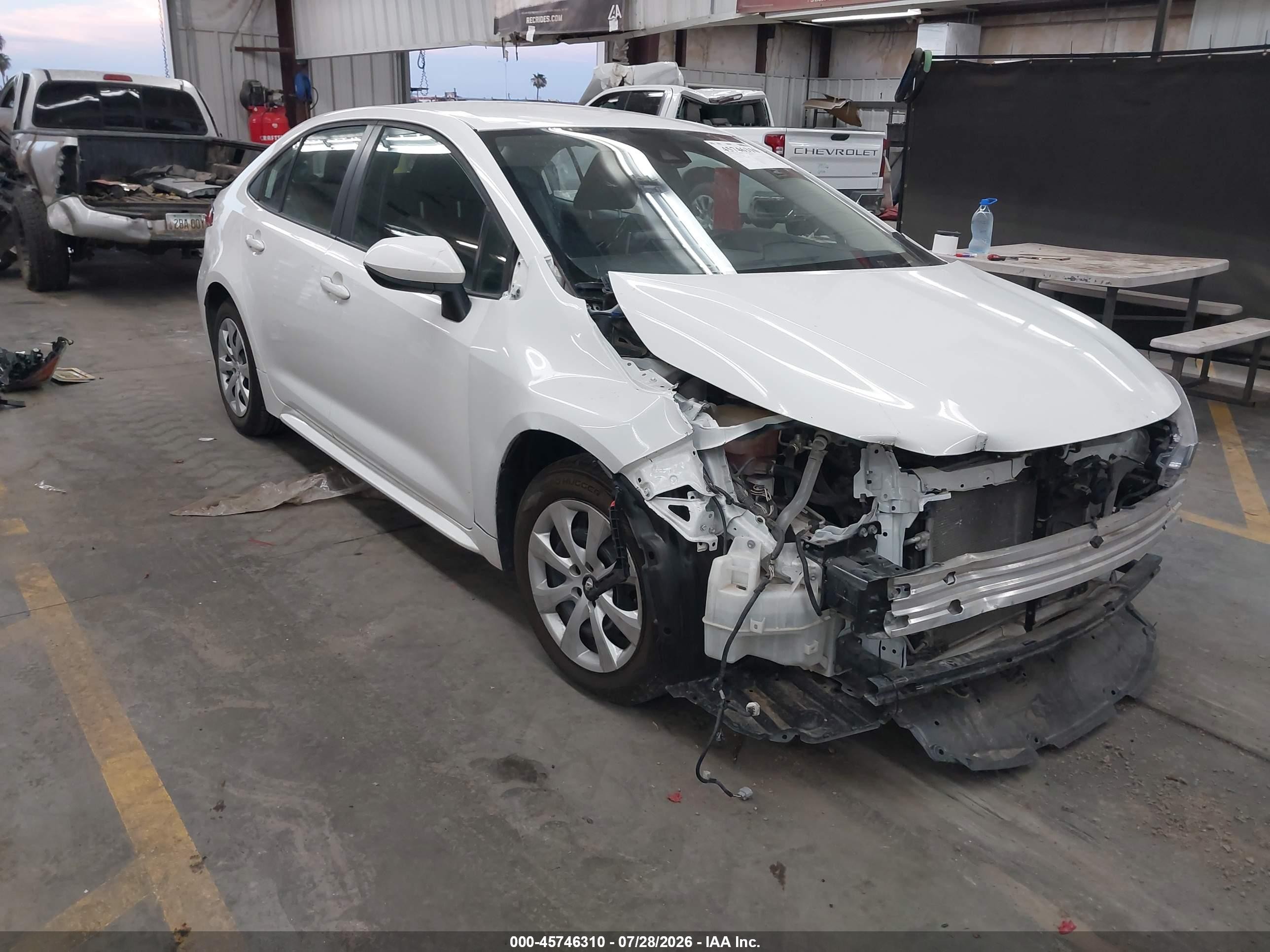 2021 Toyota Corolla LE, VIN 5YFEPMAE2MP222800 — Front end