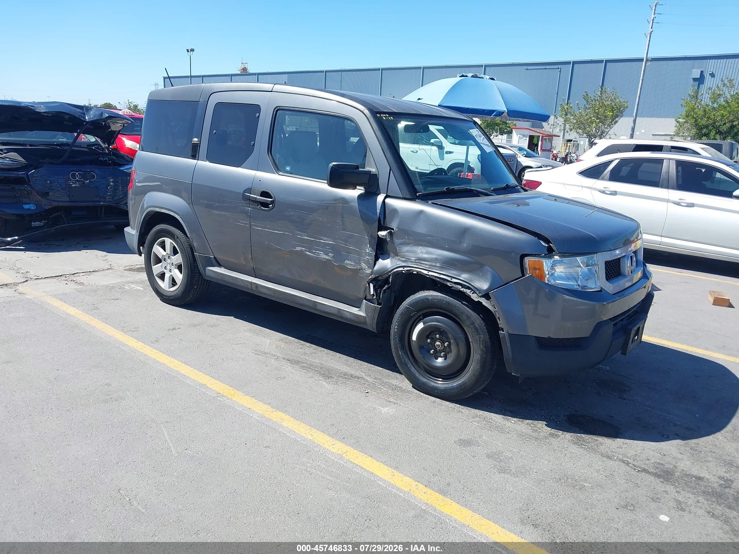 2010 Honda Element EX, VIN 5J6YH1H7XAL004229 — Side