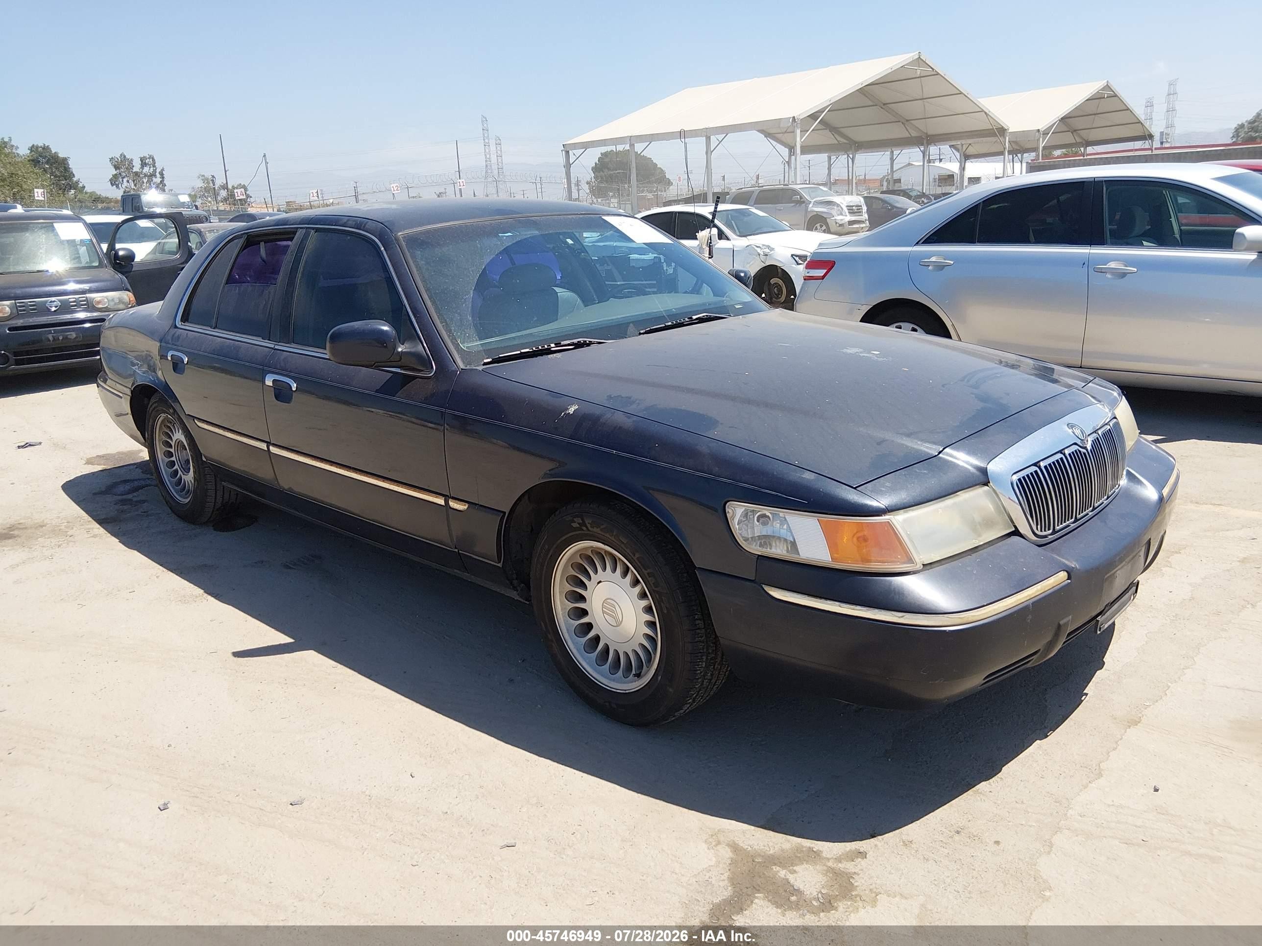 2000 Mercury Grand Marquis LS, VIN 2MEFM75W2YX641991 — Rear end