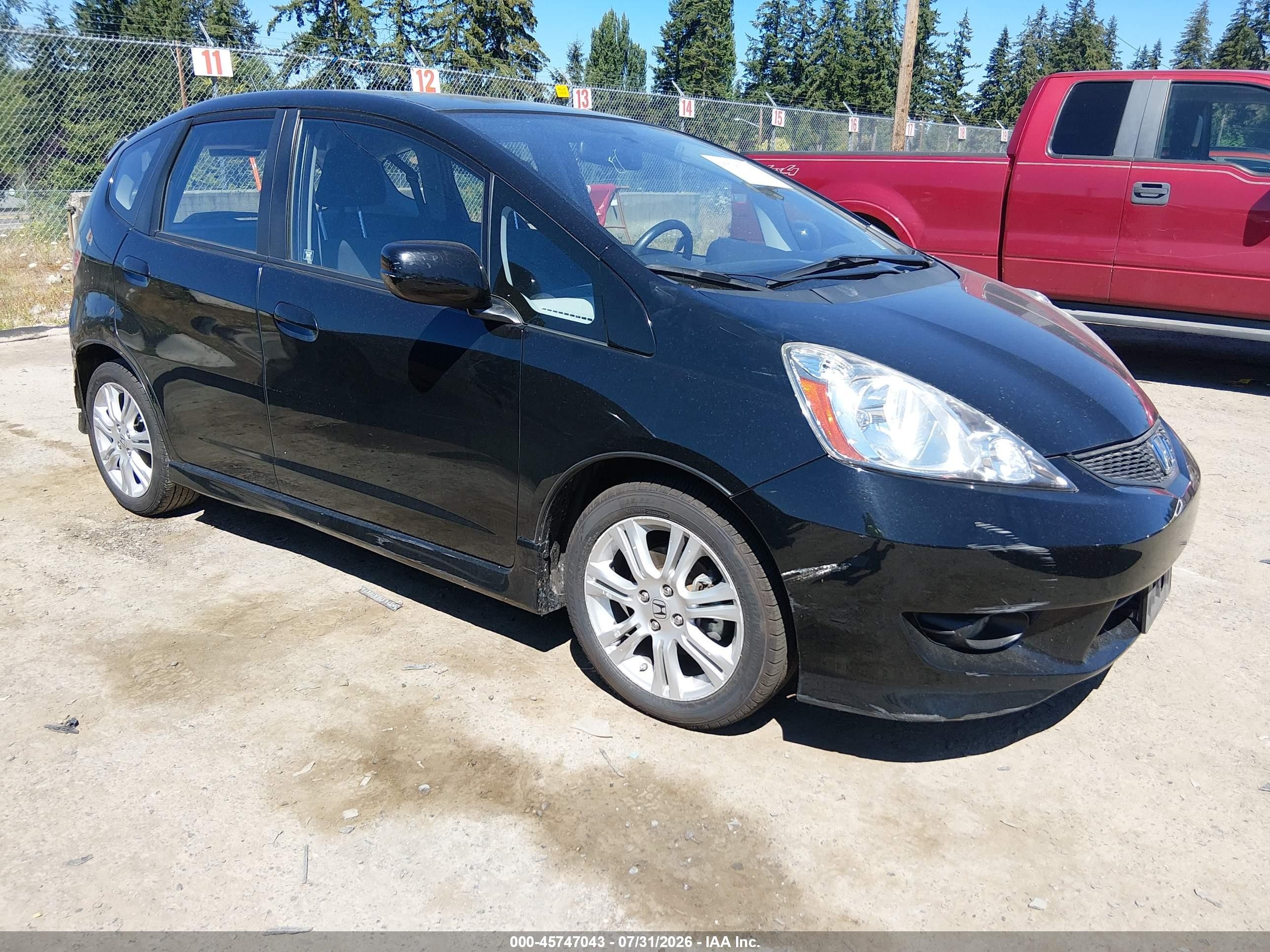 2011 Honda Fit Sport, VIN JHMGE8H67BS011767 — Зад