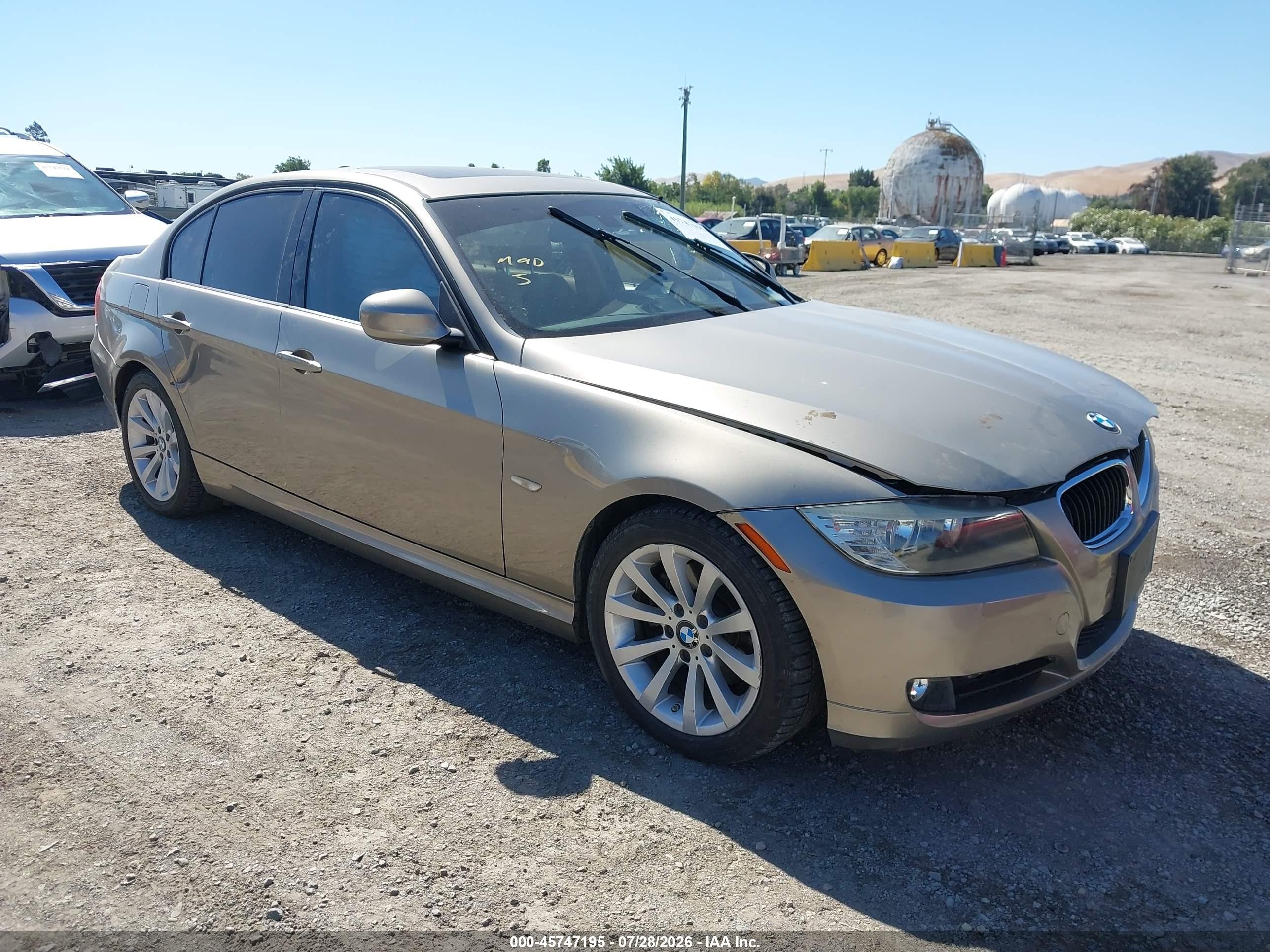 2011 BMW 3 Series 328i, VIN WBAPH5C51BA447930 — Front end