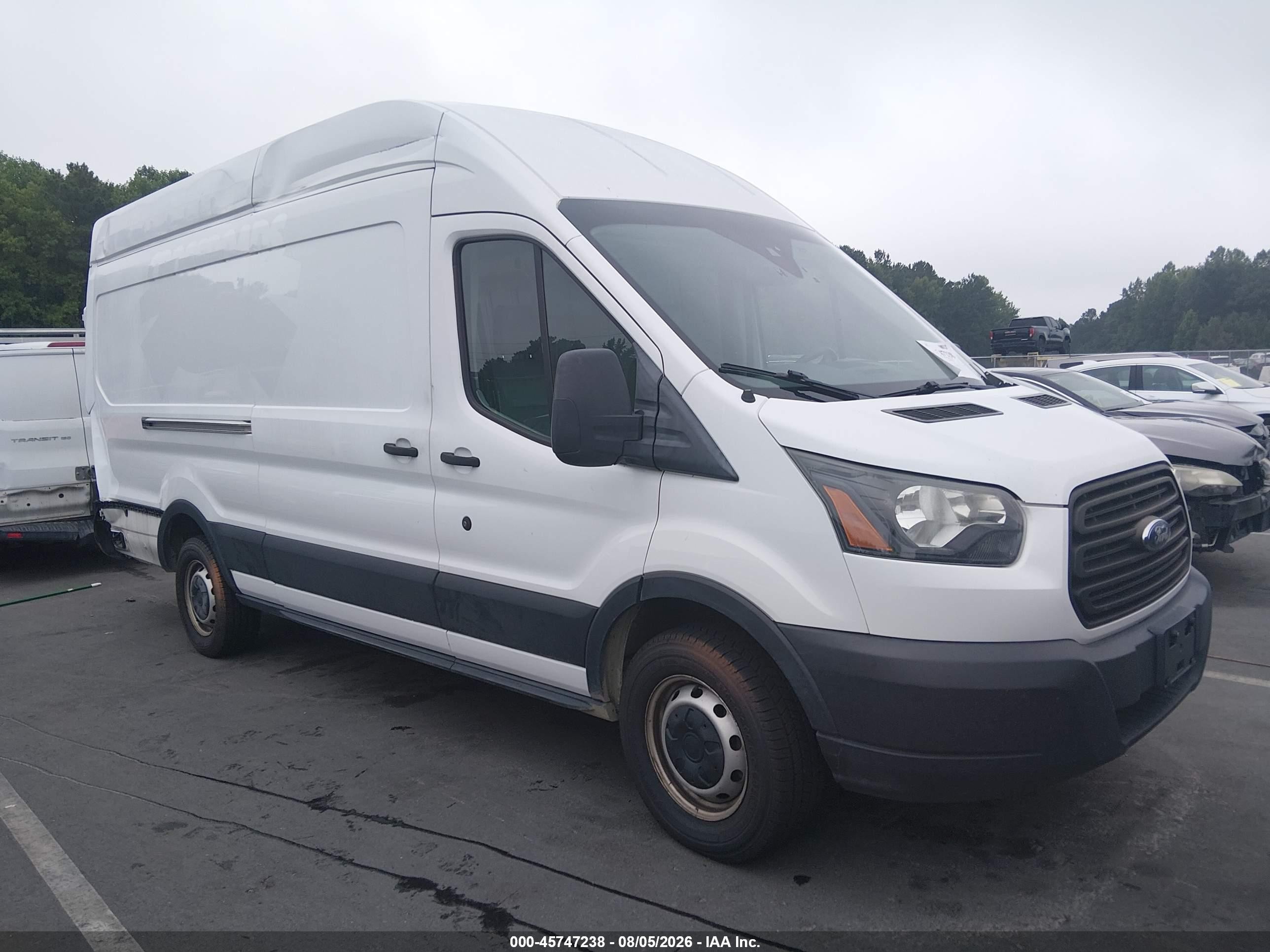 2019 Ford Transit, VIN 1FTYR3XM7KKA05738 — Зад