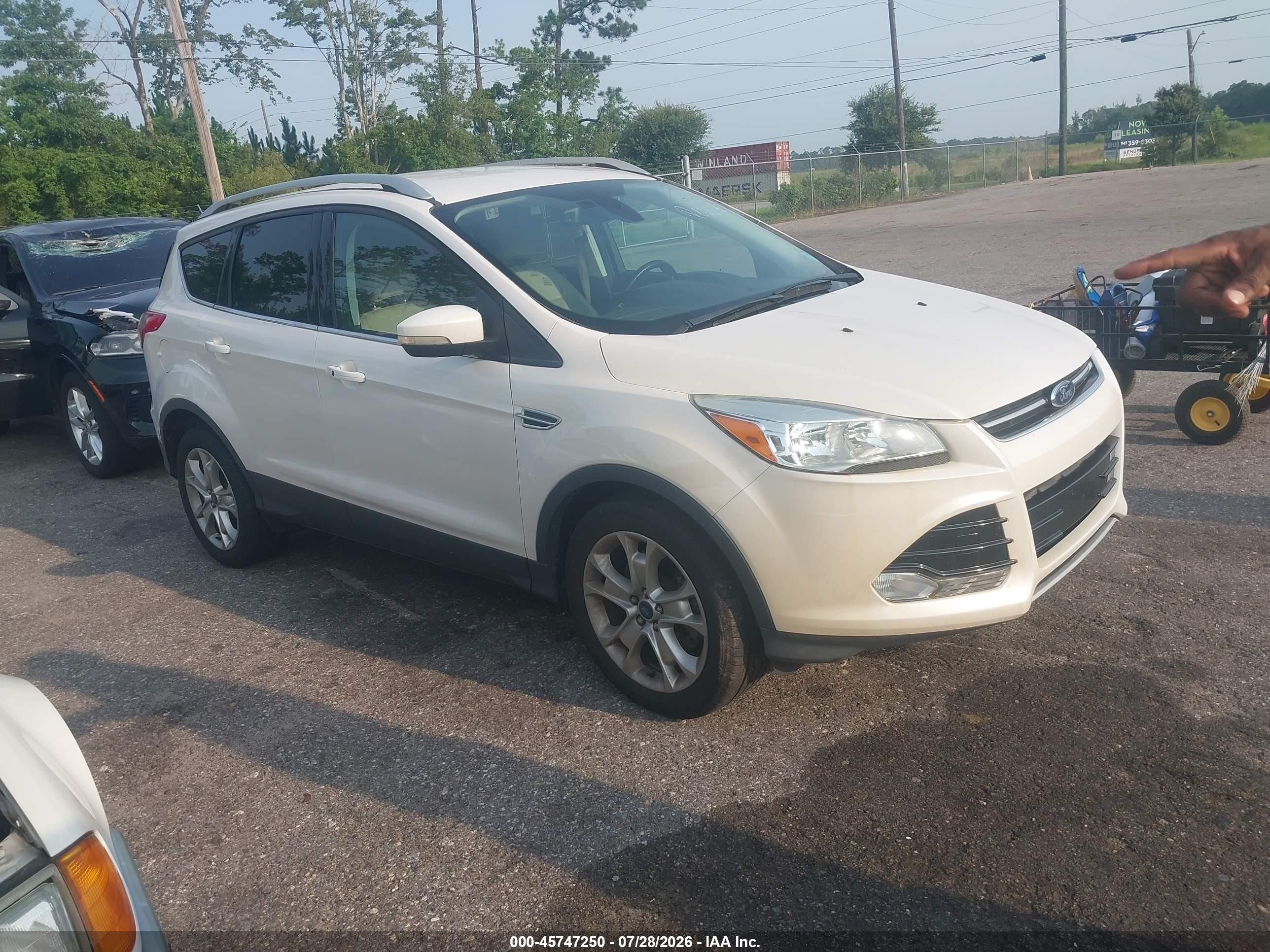 2015 Ford Escape Titanium, VIN 1FMCU9JX3FUB94201 — Normal wear
