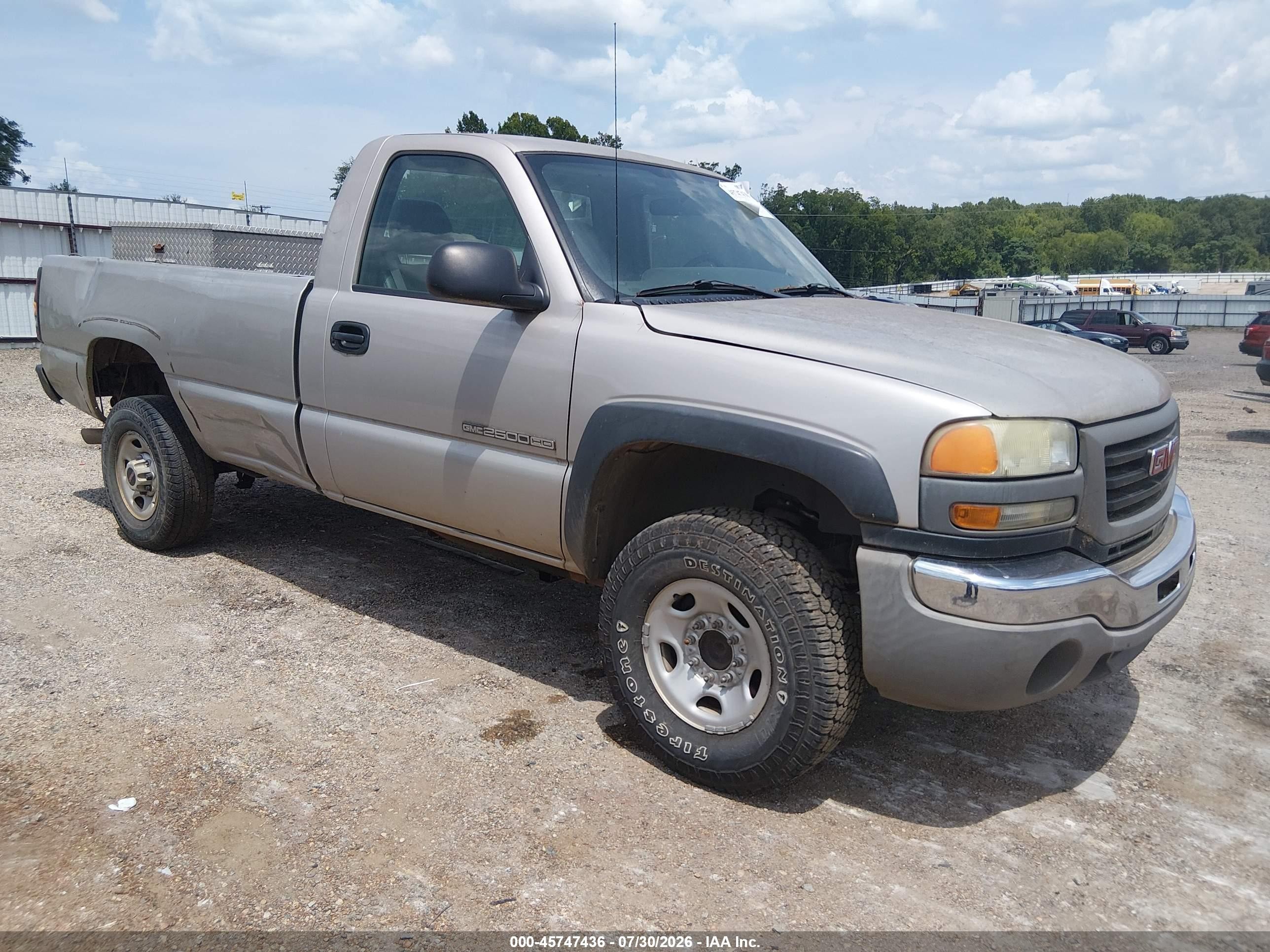 2004 GMC Sierra 2500HD Work Truck, VIN 1GTHC24U44E287080 — Normal wear