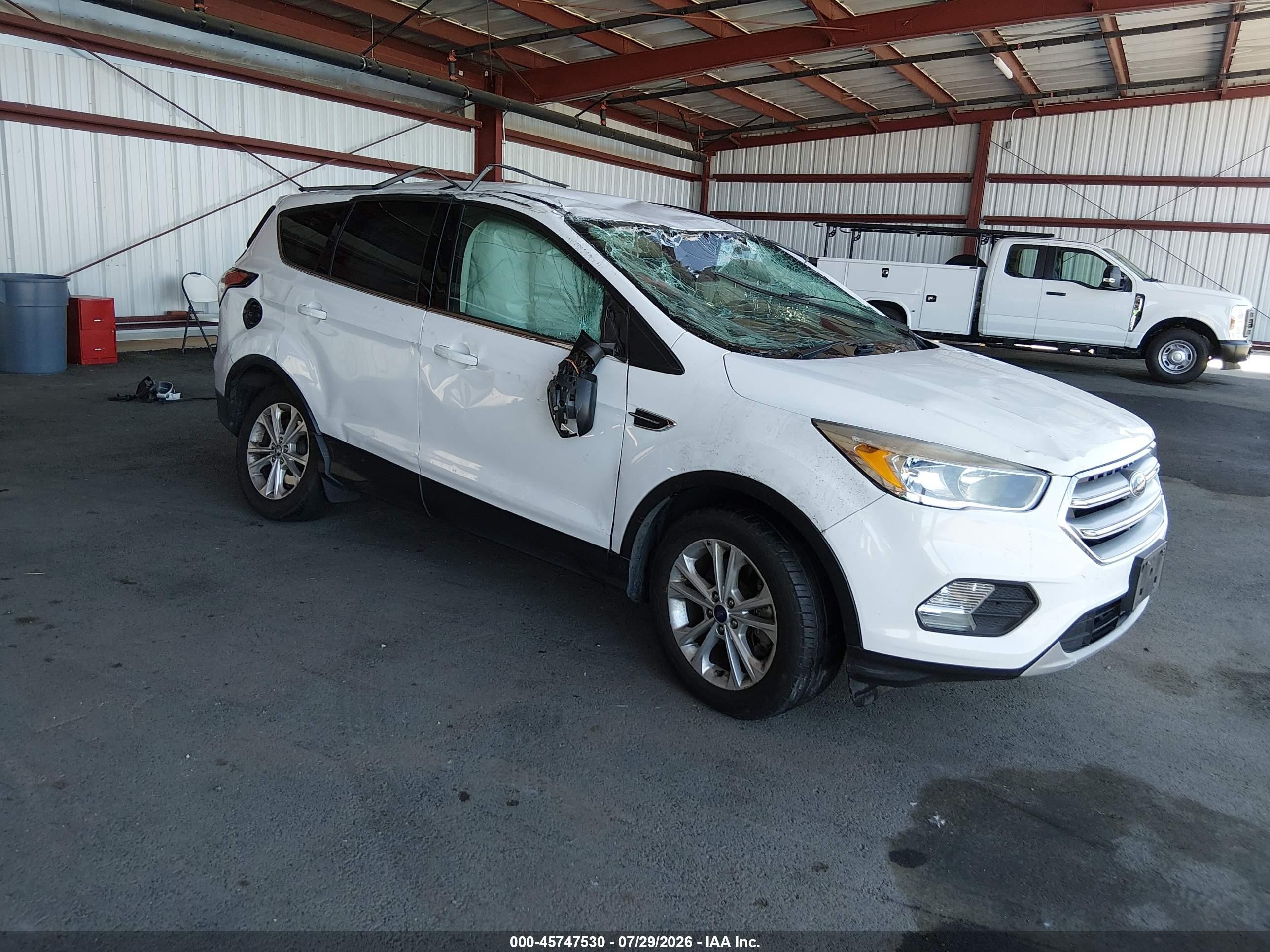 2017 Ford Escape SE, VIN 1FMCU0G99HUC99476 — Опрокидывание