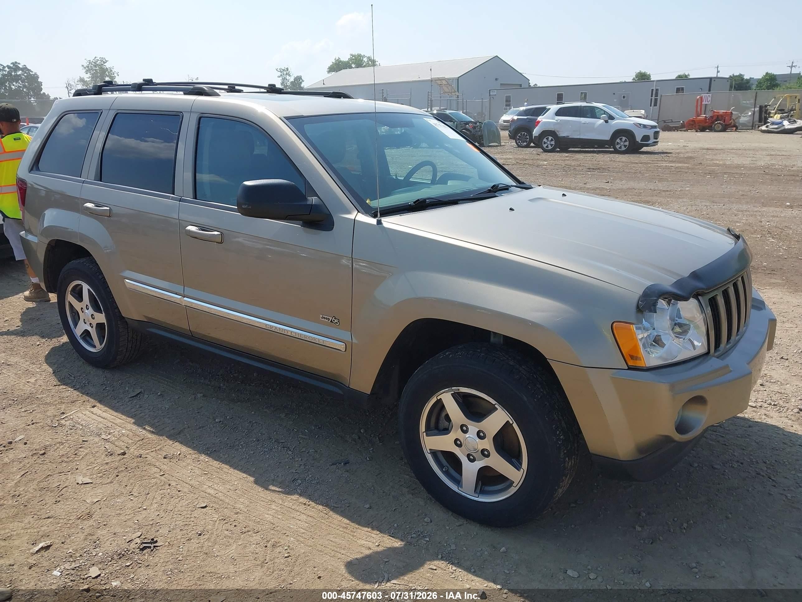 2006 Jeep Grand Cherokee Laredo, VIN 1J4GS48K36C266572 — Normal wear