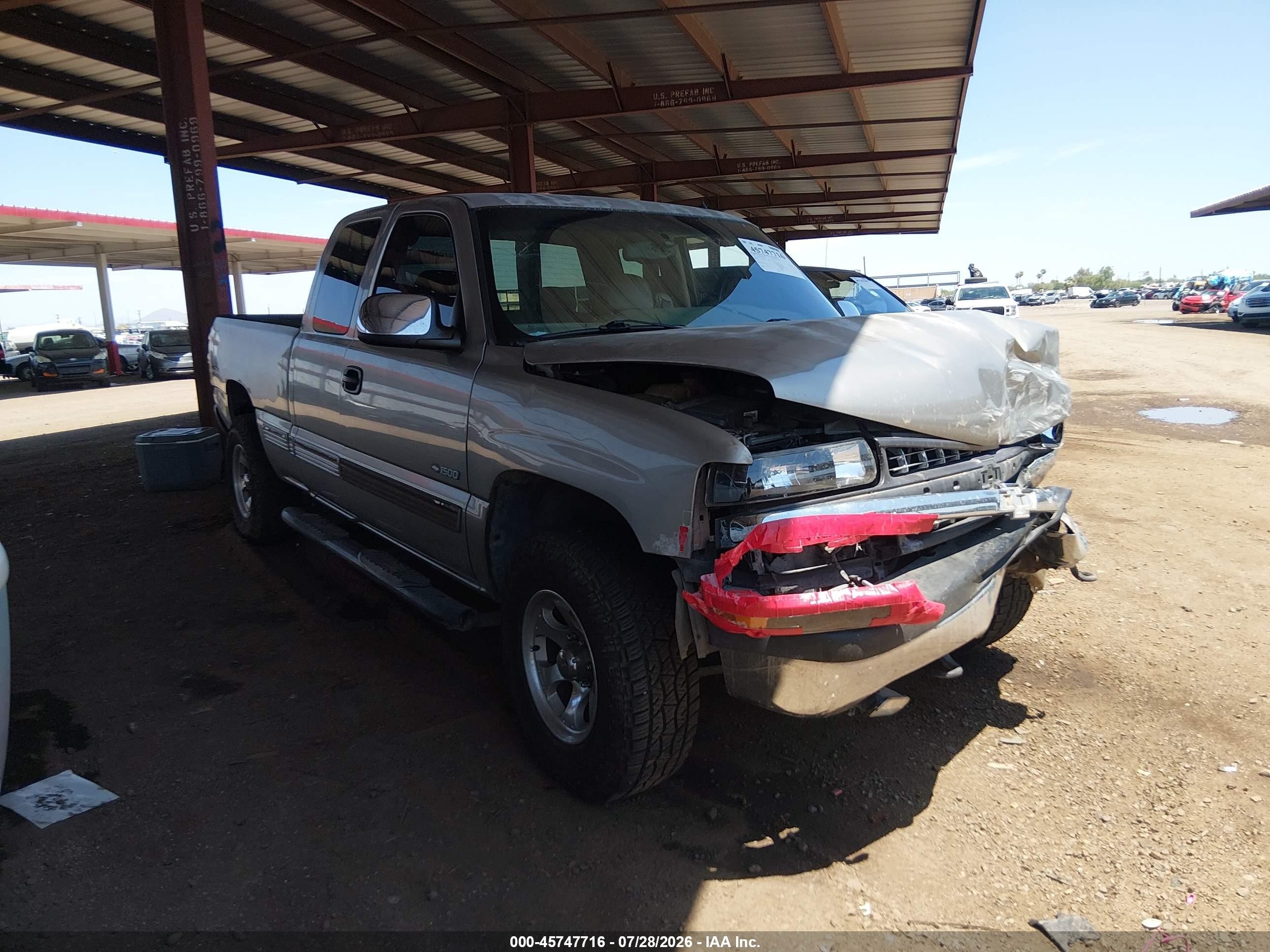 2002 Chevrolet Silverado 1500 LS, VIN 2GCEK19T121267335 — Front end