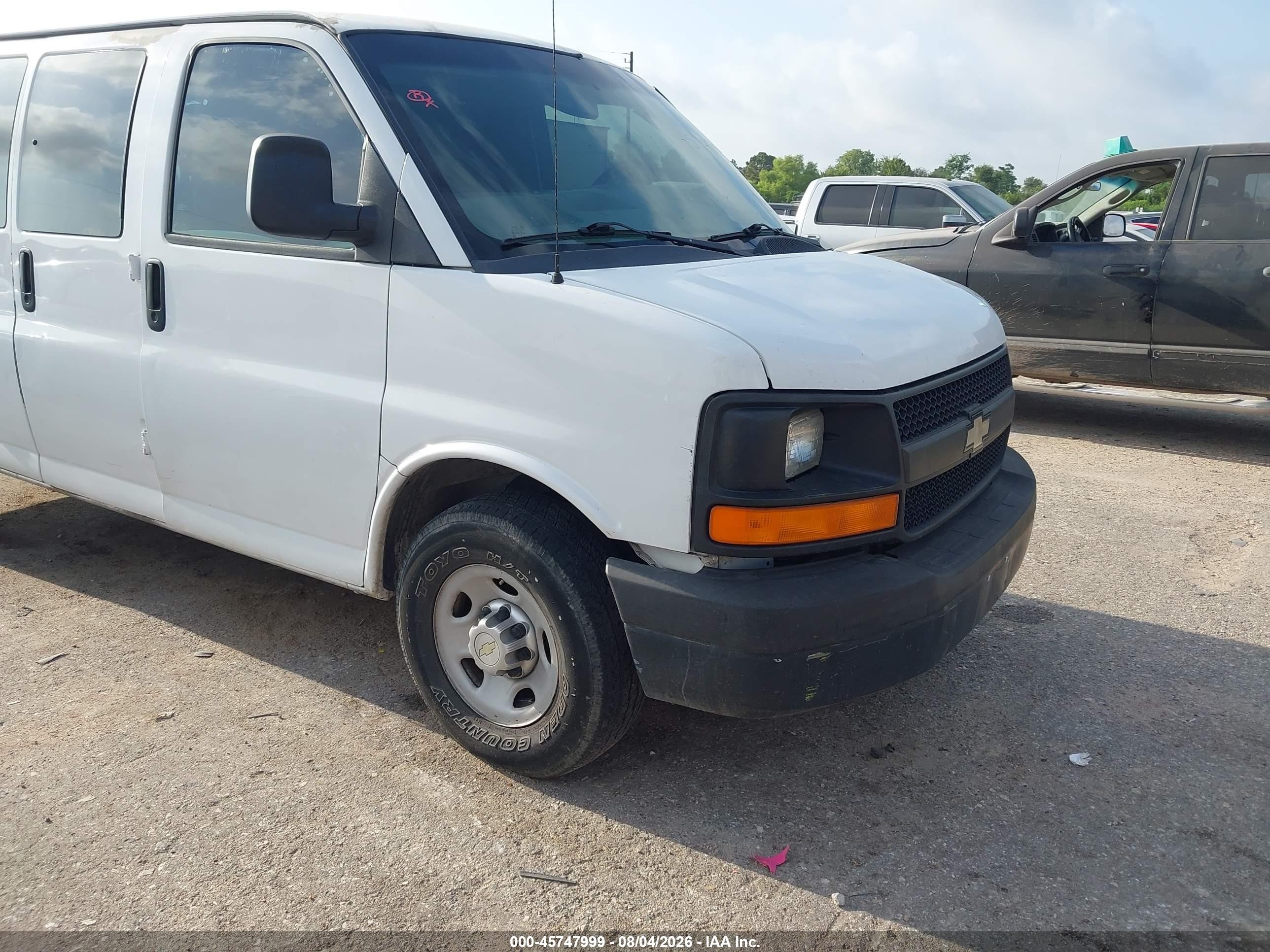 2014 Chevrolet Express Passenger LS, VIN 1GAWGPFA0E1106487 — Normal wear