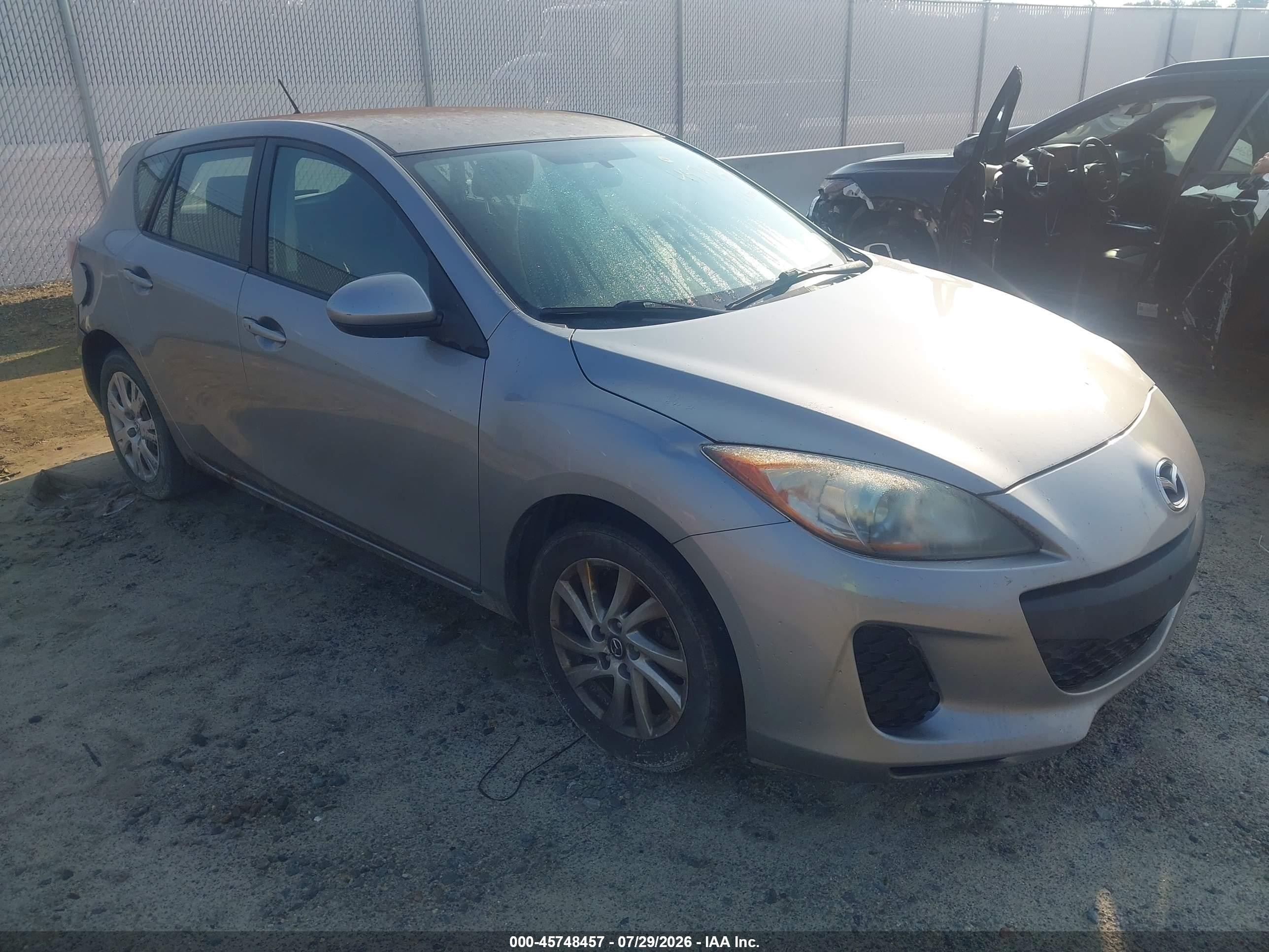 2013 Mazda 3 i Touring, VIN JM1BL1LP2D1801706 — Normal wear