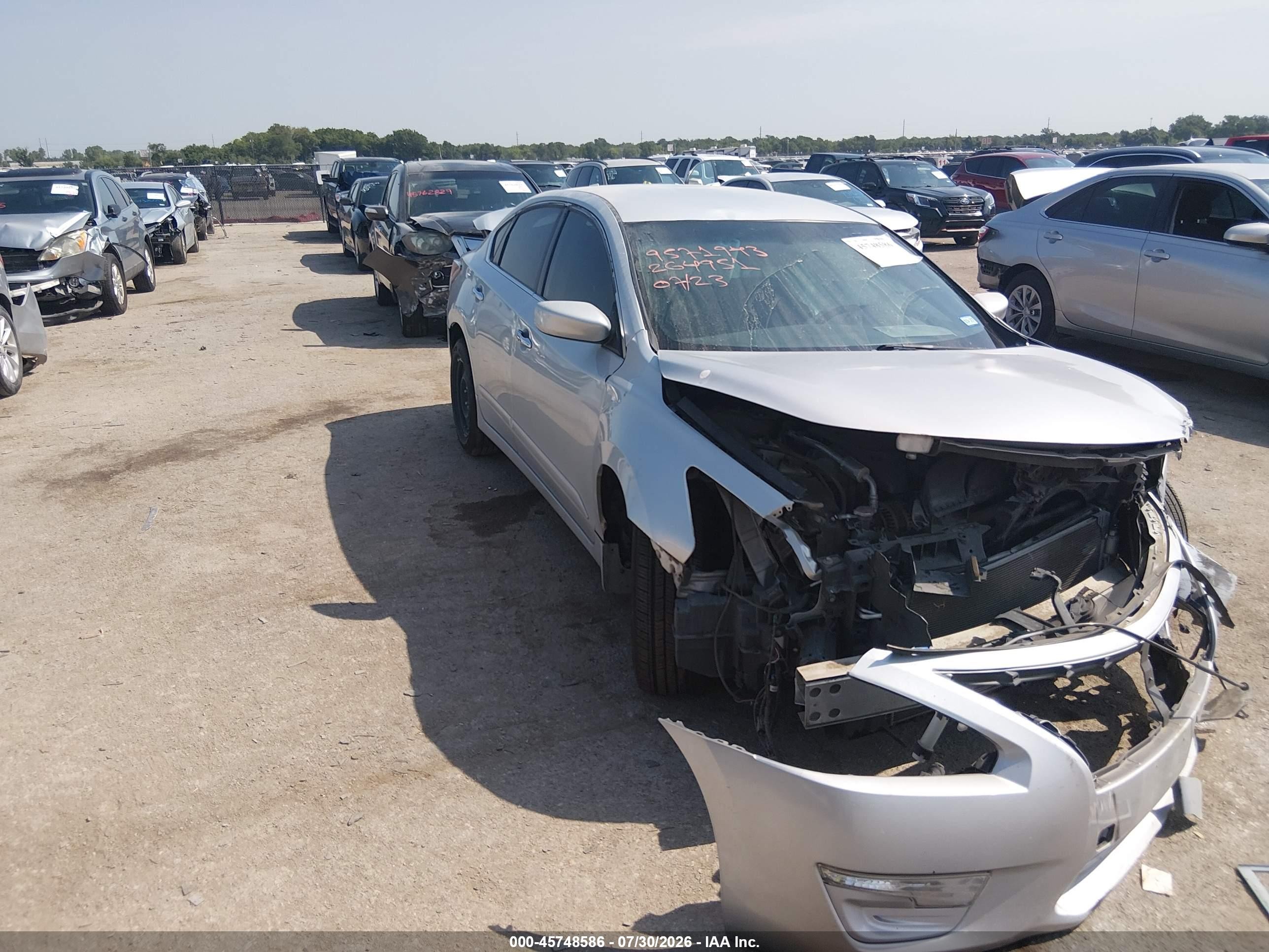 2015 Nissan Altima SV, VIN 1N4AL3AP3FC264951 — Front end