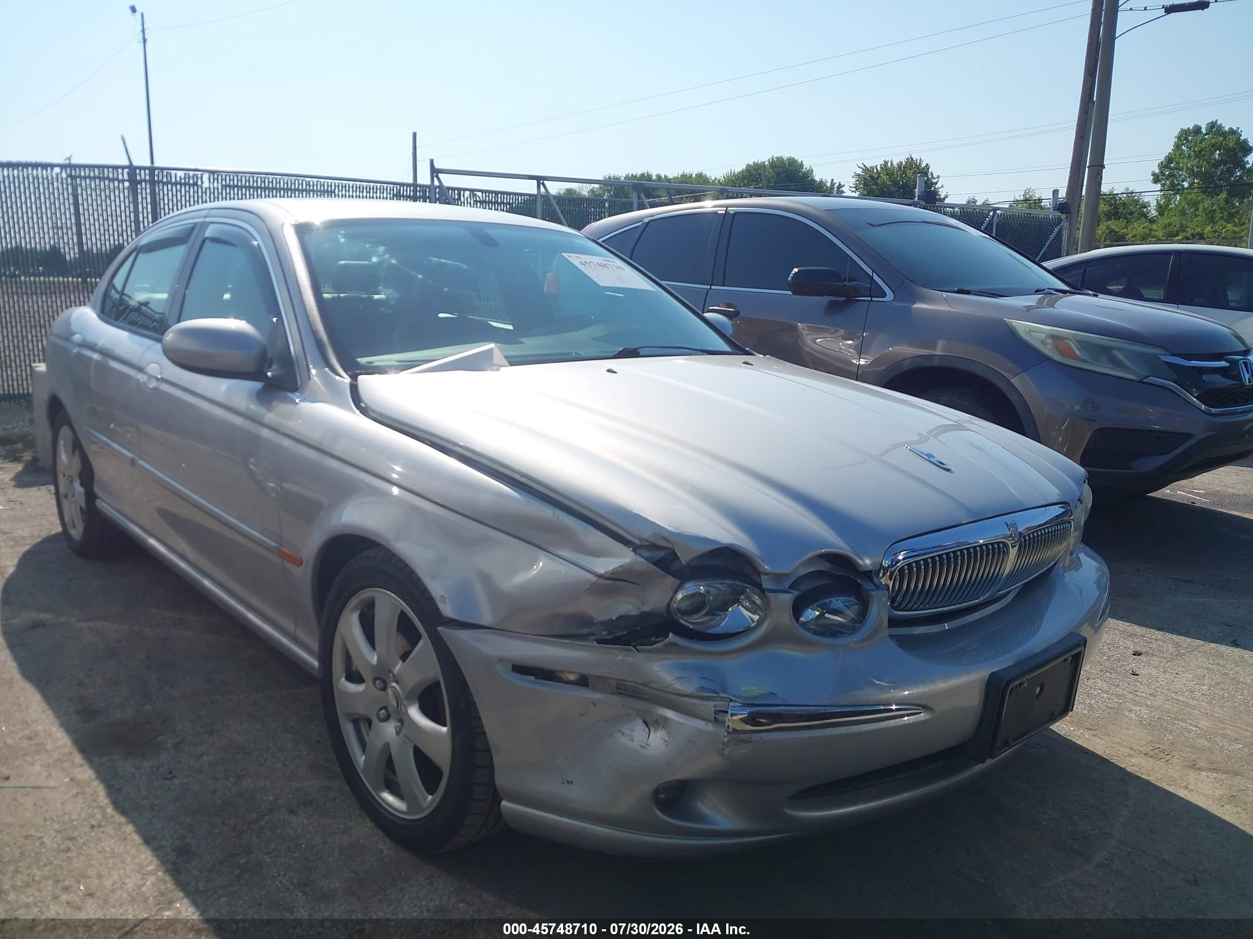 2004 Jaguar X-Type, VIN SAJEA51C44WE05746 — Front end