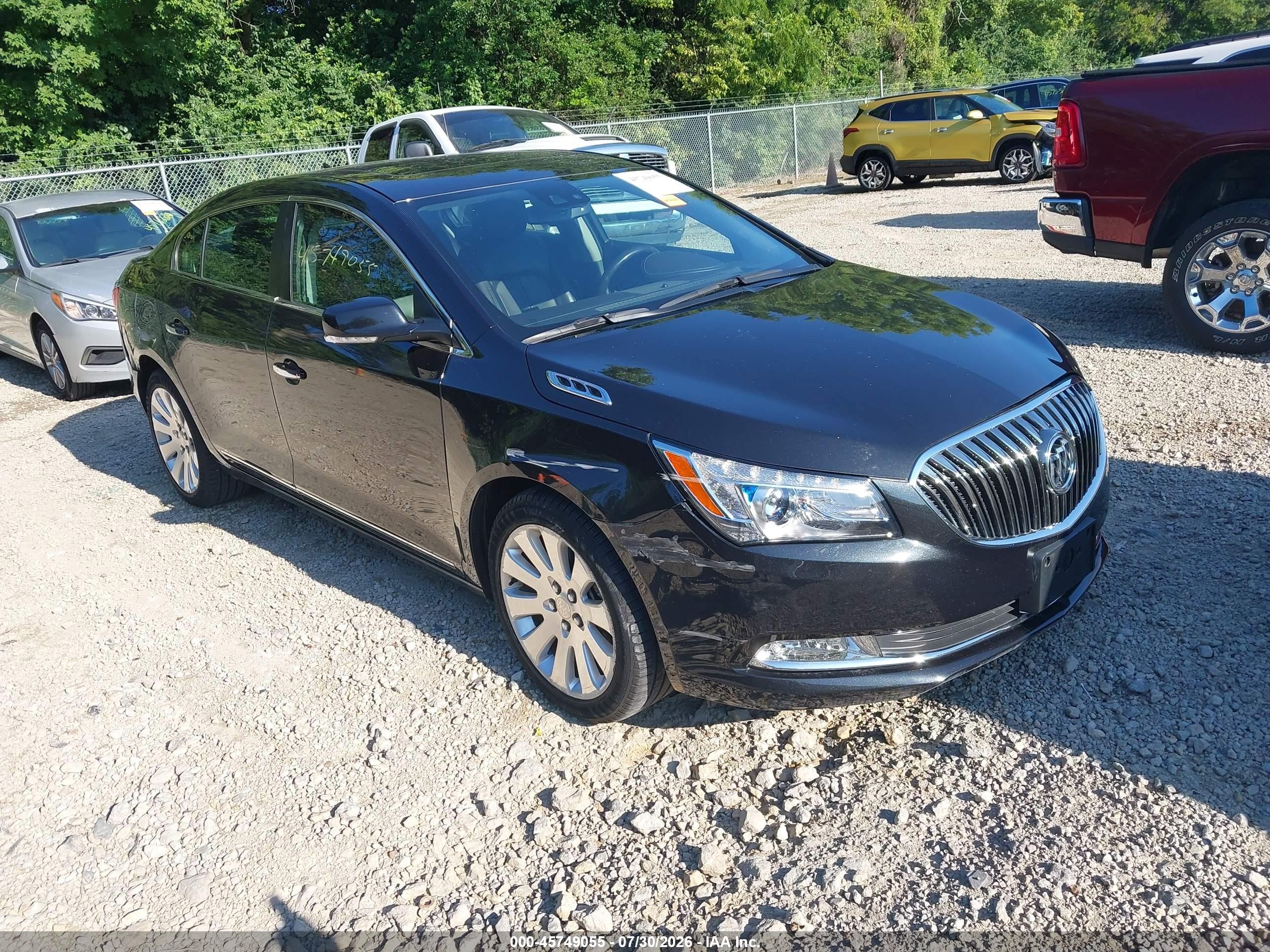 2014 Buick LaCrosse Premium I, VIN 1G4GE5G30EF151577 — Side