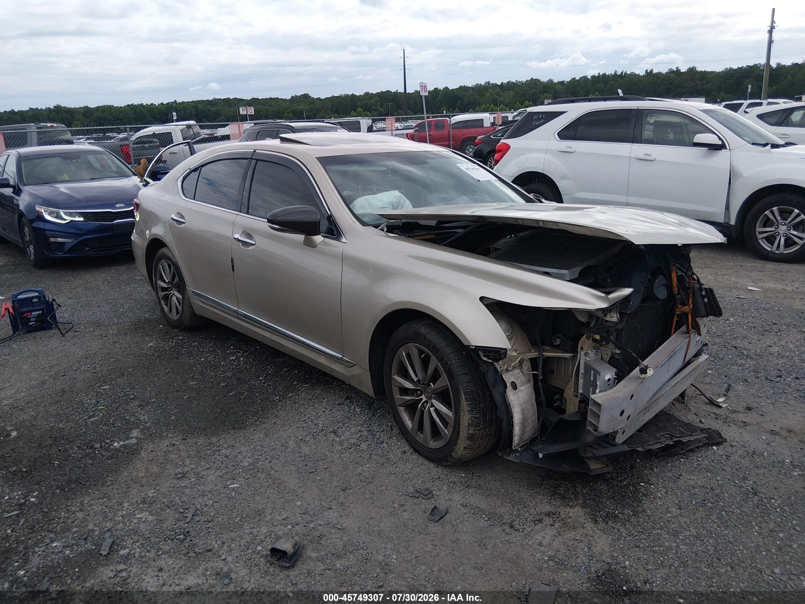 2015 Lexus LS 460, VIN JTHCL5EF8F5023566 — Front end