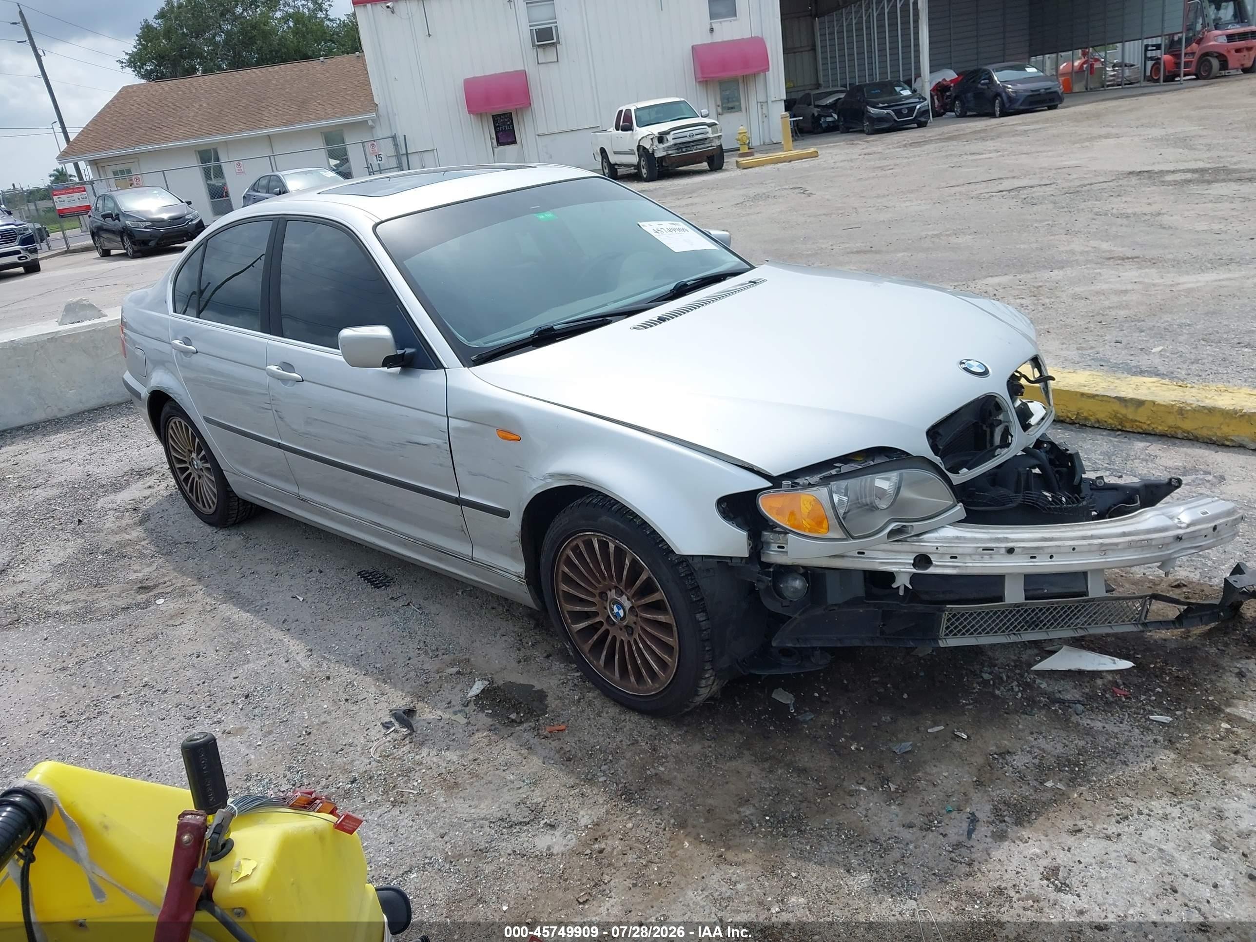 2002 BMW 3 Series 330xi, VIN WBAEW53482PG19813 — Перед